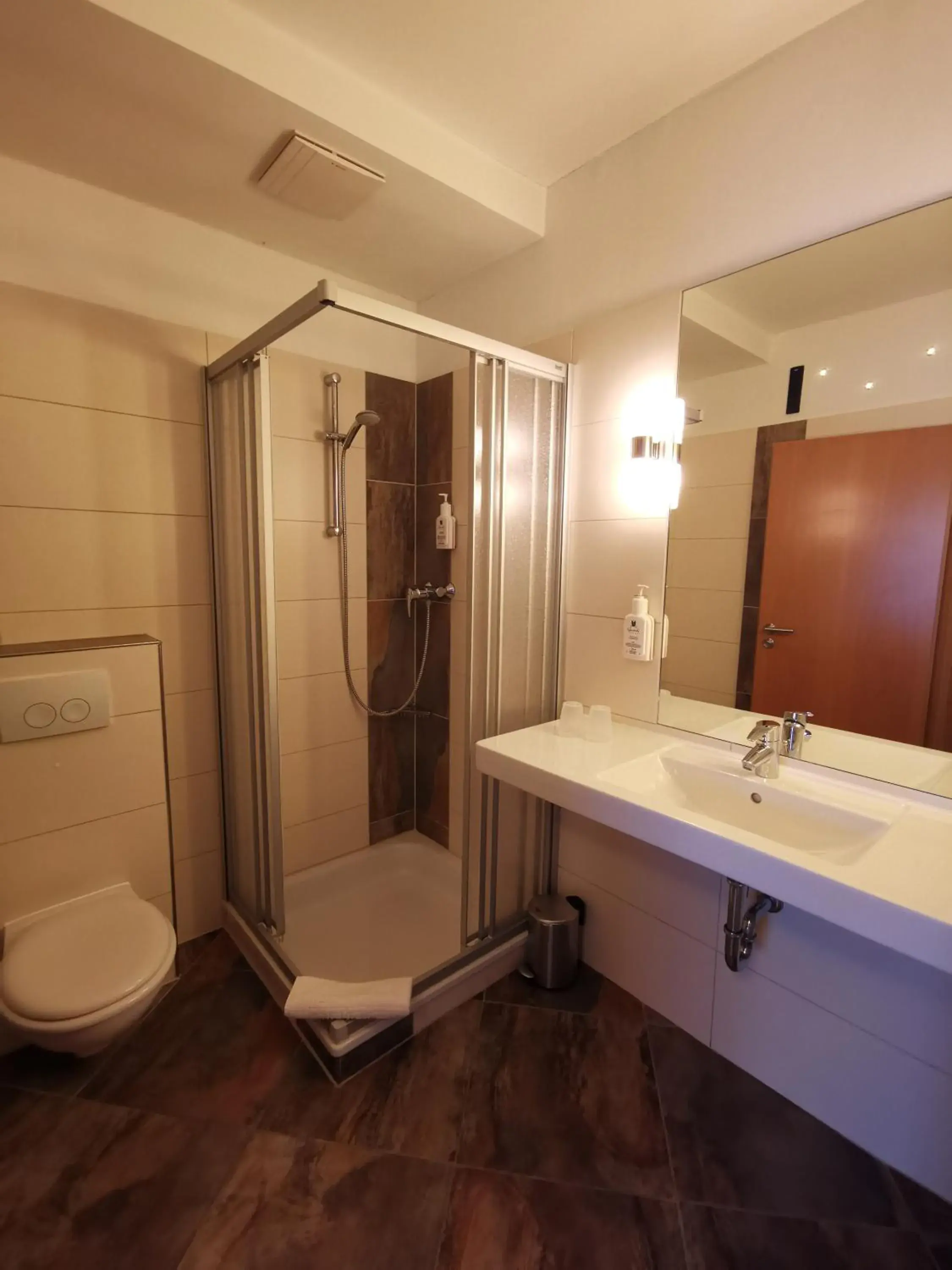 Double Room in Hotel Bördehof, direkt an der A2 & A14, Restaurant, Tagung, individuell Double Room in Hotel Bördehof, direkt an der A2 & A14, Restaurant, Tagung, individuell