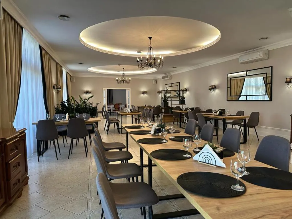 Restaurant/places to eat in Centrum Konferencyjno-Apartamentowe Mrówka