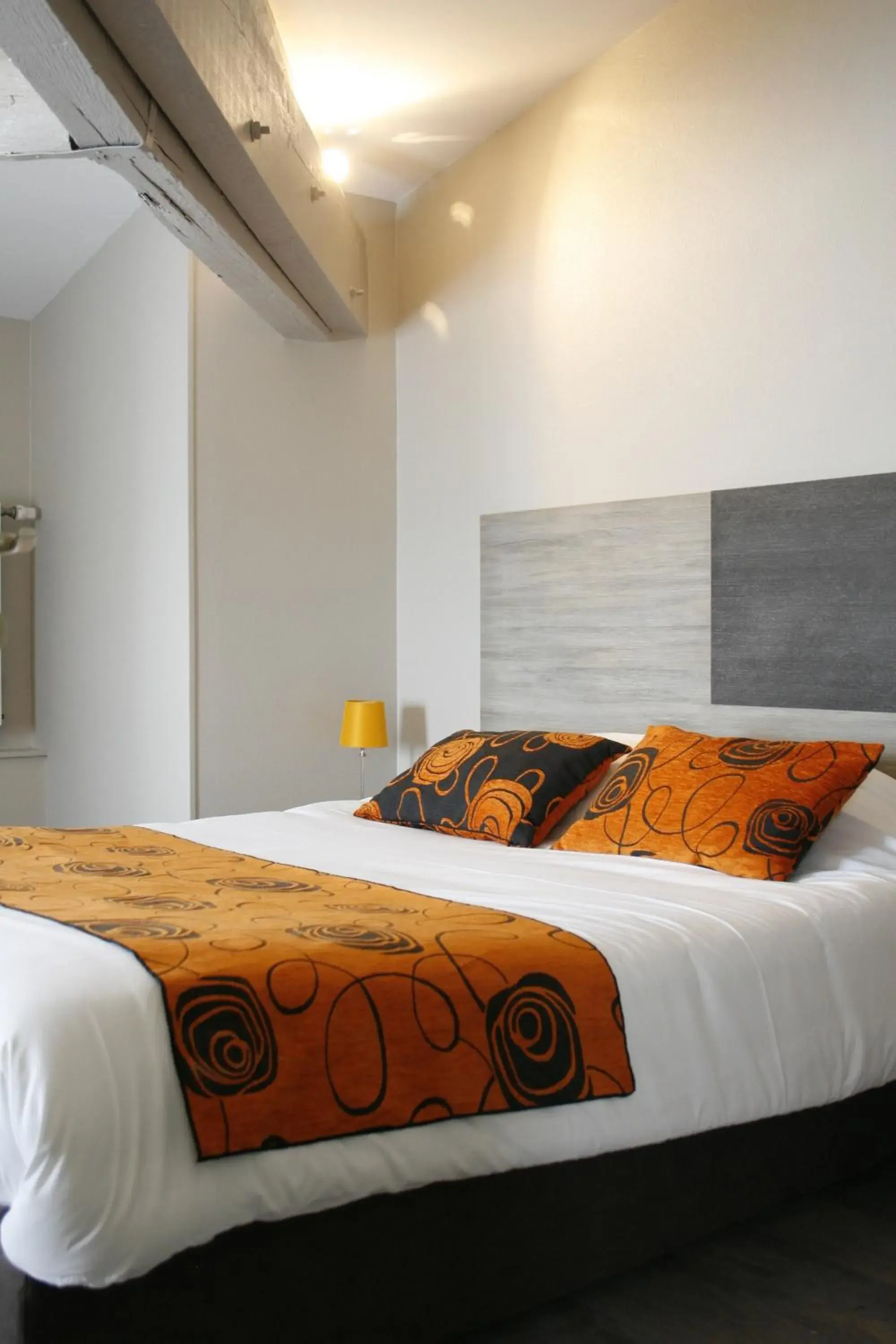 Photo of the whole room, Bed in Logis Hostellerie de l'Abbaye Photo of the whole room, Bed in Logis Hostellerie de l'Abbaye