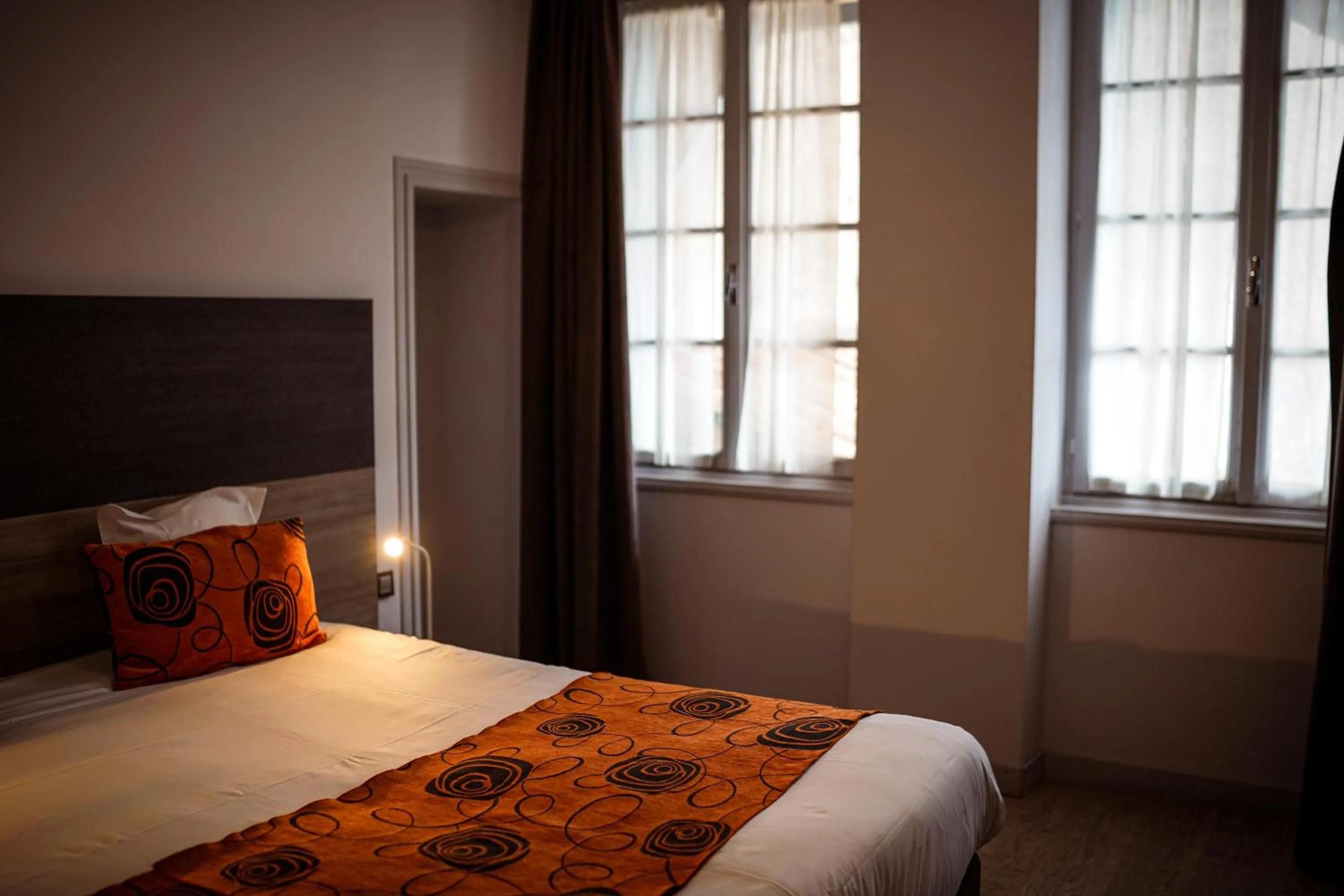 Bedroom, Bed in Logis Hostellerie de l'Abbaye