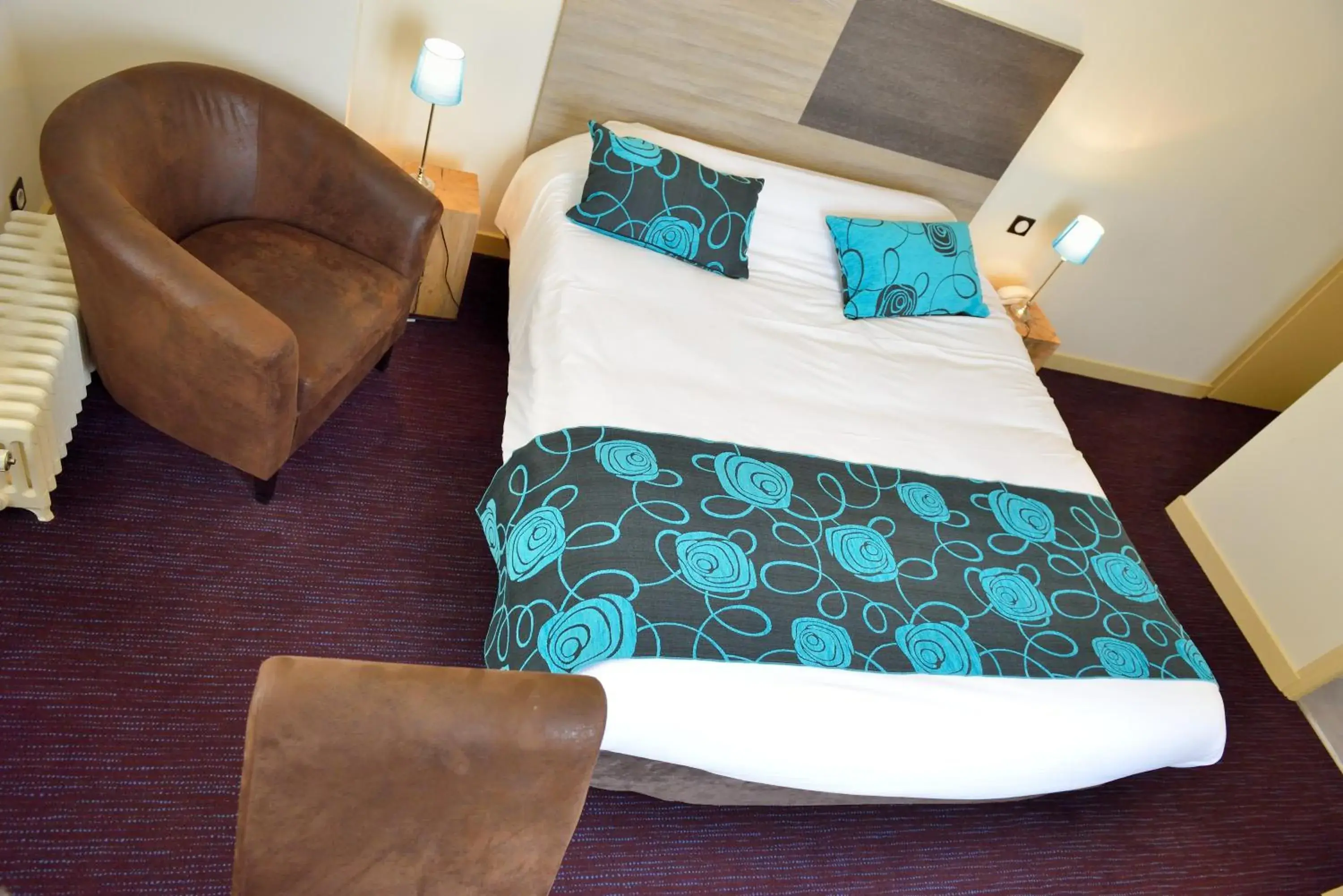 Photo of the whole room, Bed in Logis Hostellerie de l'Abbaye Photo of the whole room, Bed in Logis Hostellerie de l'Abbaye