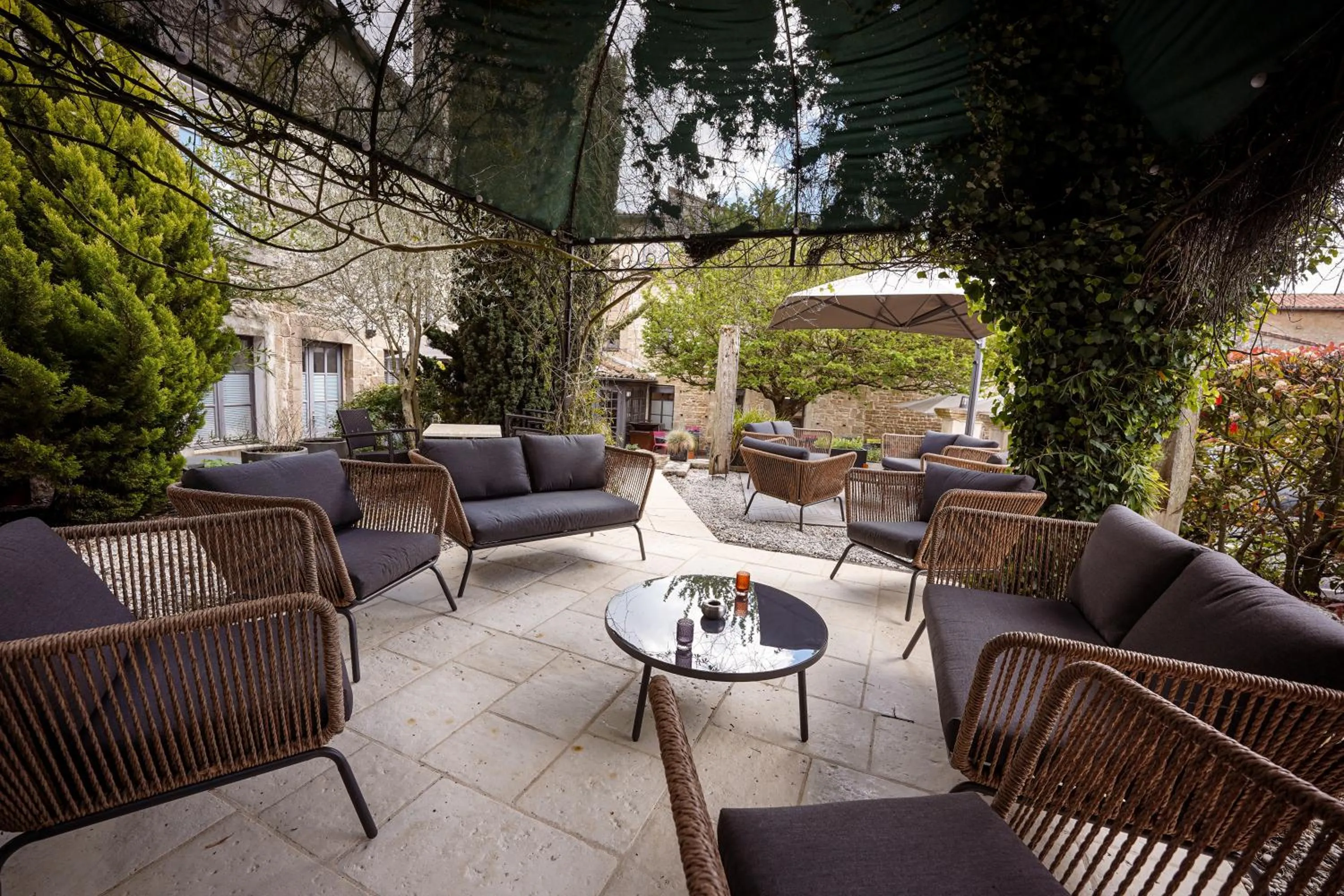 Patio in Logis Hostellerie de l'Abbaye
