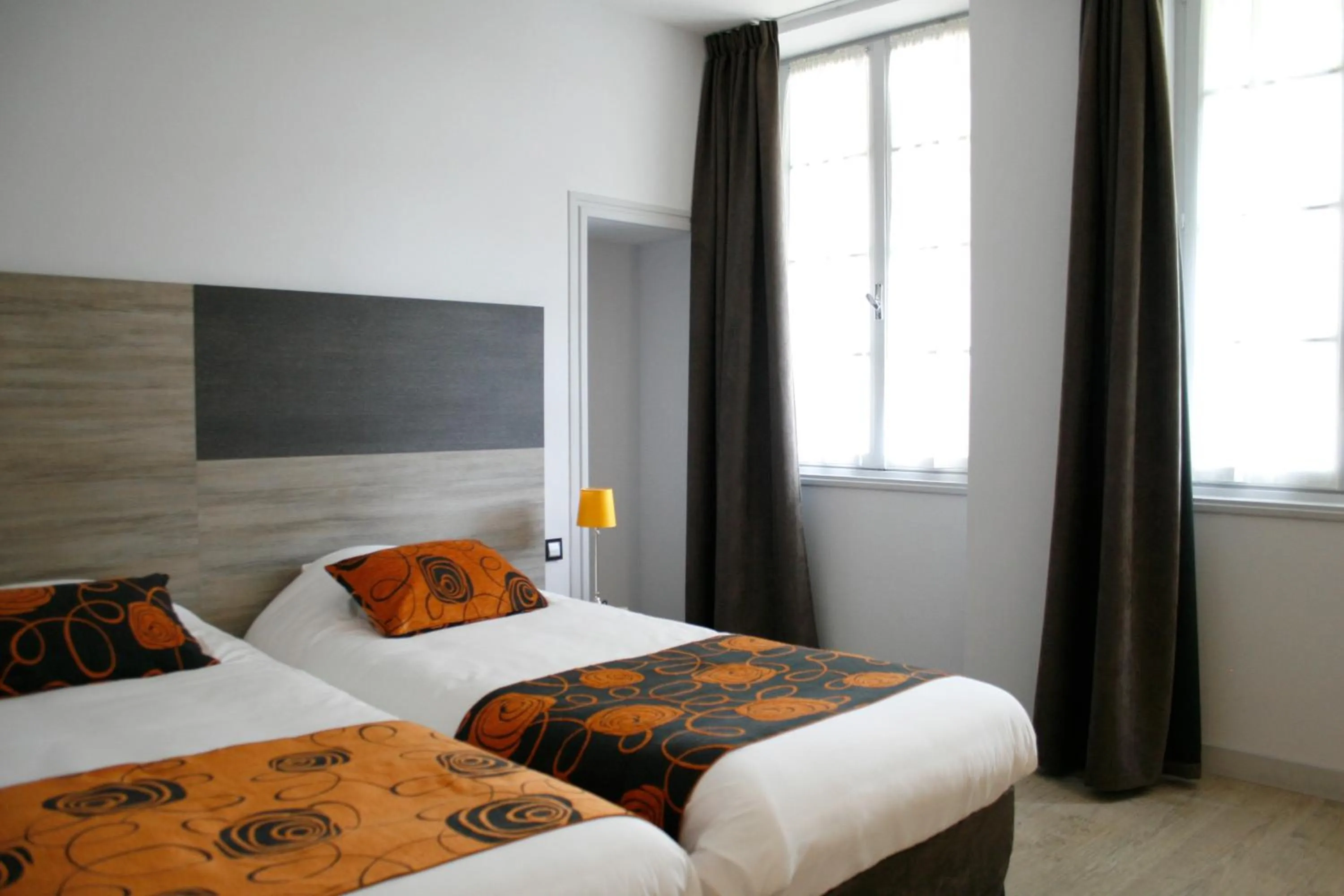 Bed in Logis Hostellerie de l'Abbaye