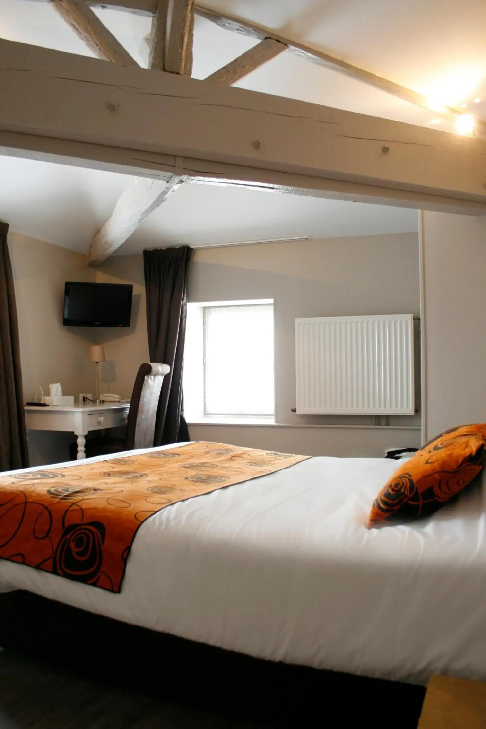 Bed in Logis Hostellerie de l'Abbaye Bed in Logis Hostellerie de l'Abbaye