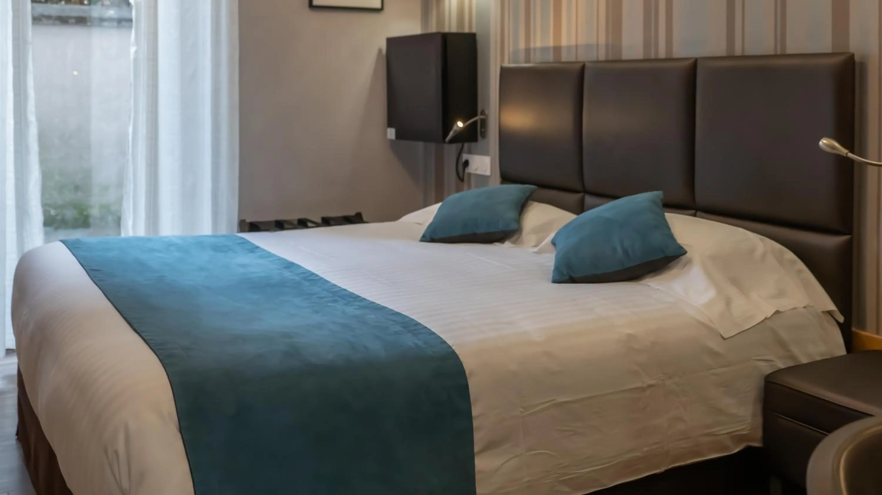 Bed in Hôtel d'Orléans