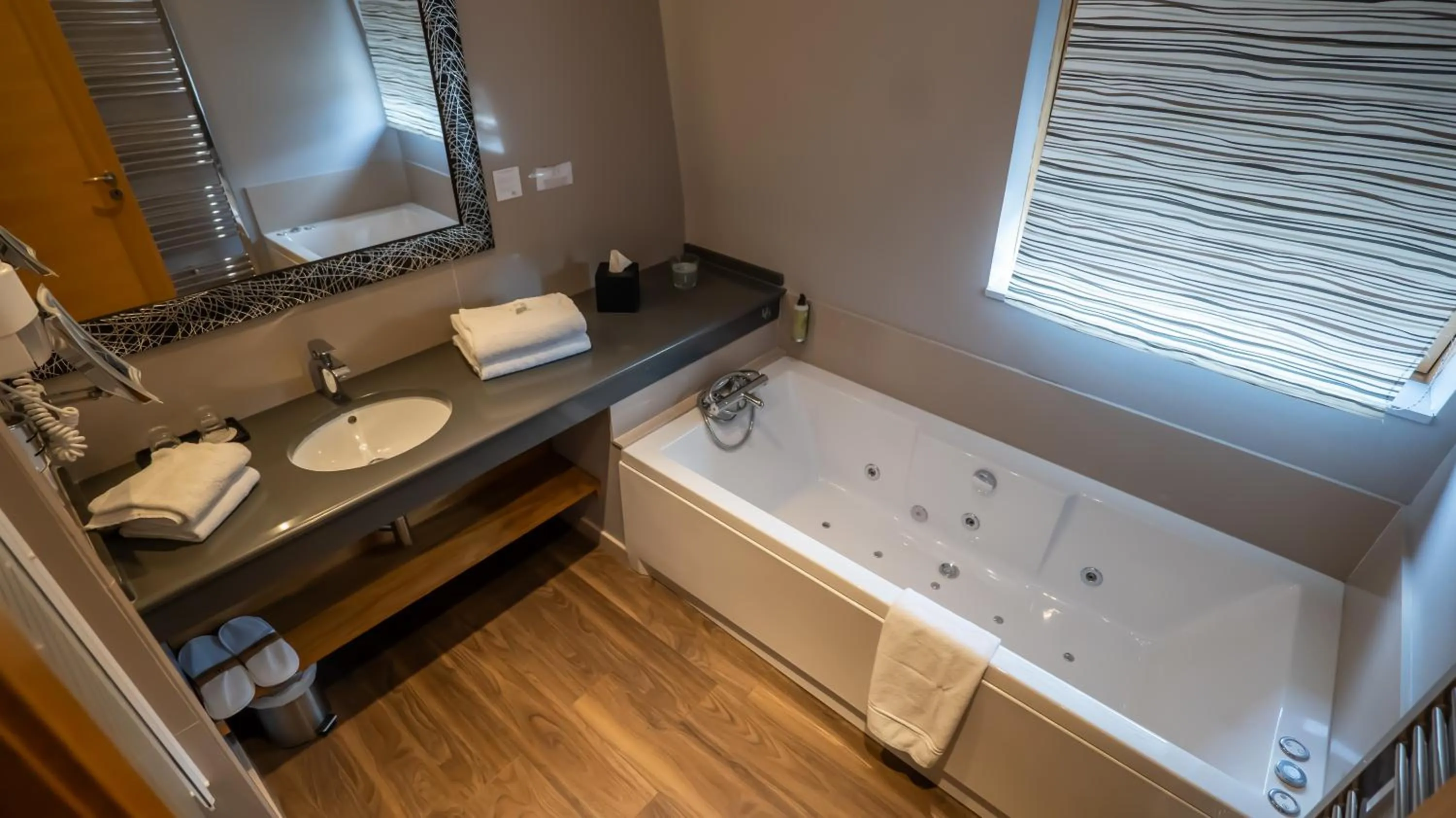 Bath in Hôtel d'Orléans