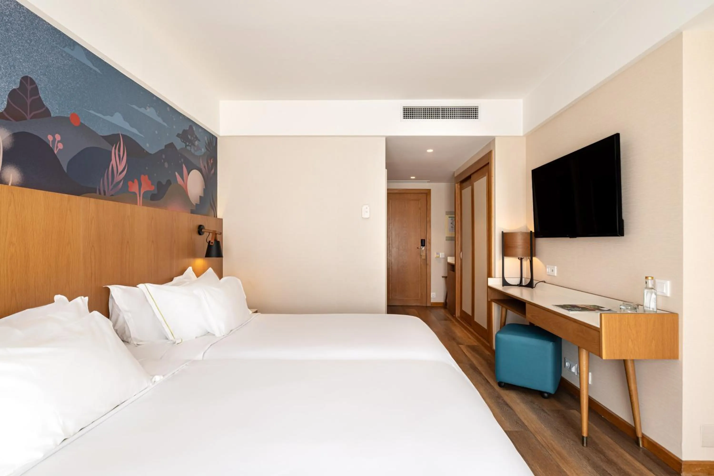 Bed in Onyria Quinta da Marinha Hotel