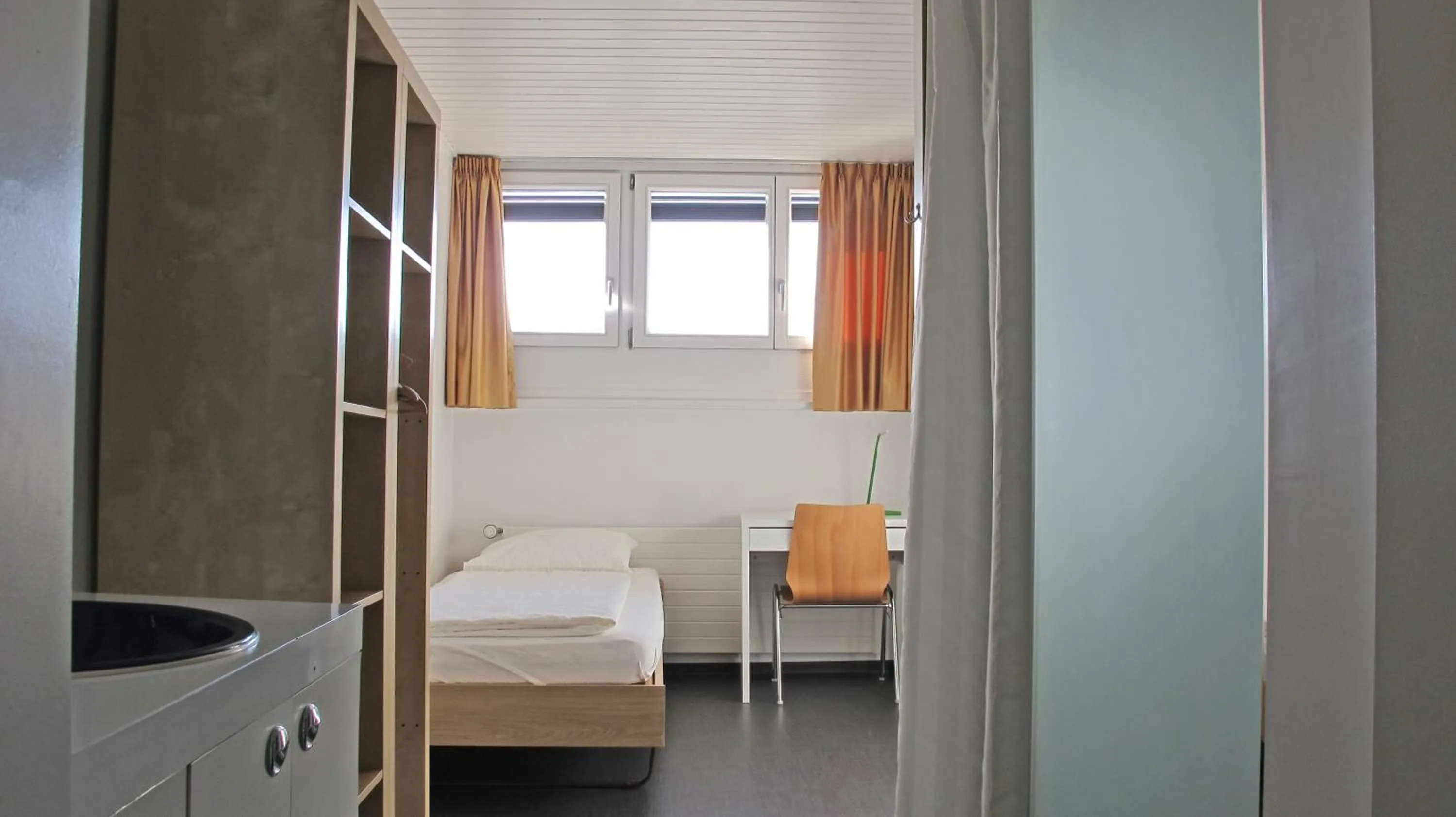 Bedroom, Bed in Ostello Montebello - Bellinzona Youth Hostel