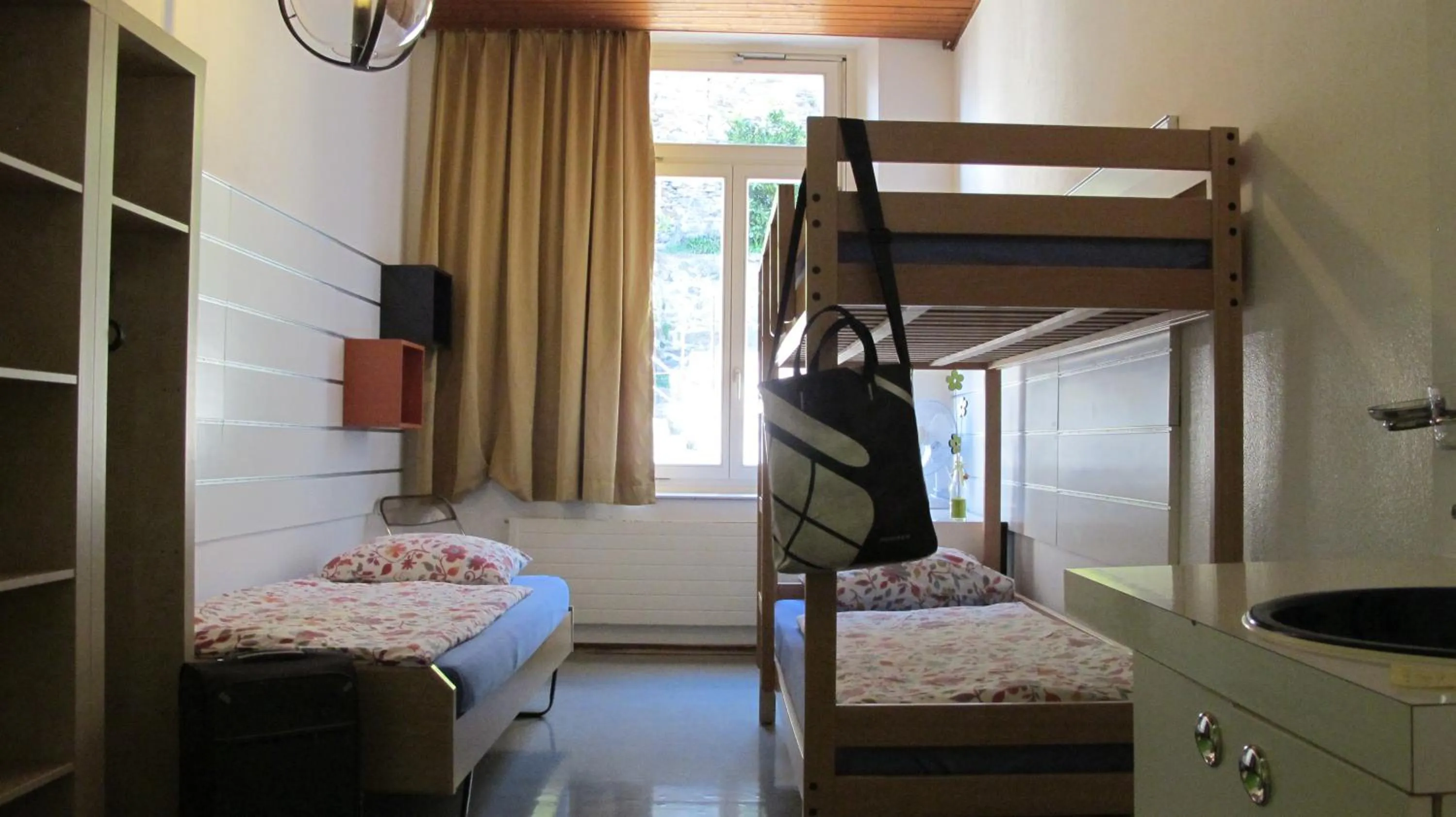 Bedroom, Bed in Ostello Montebello - Bellinzona Youth Hostel