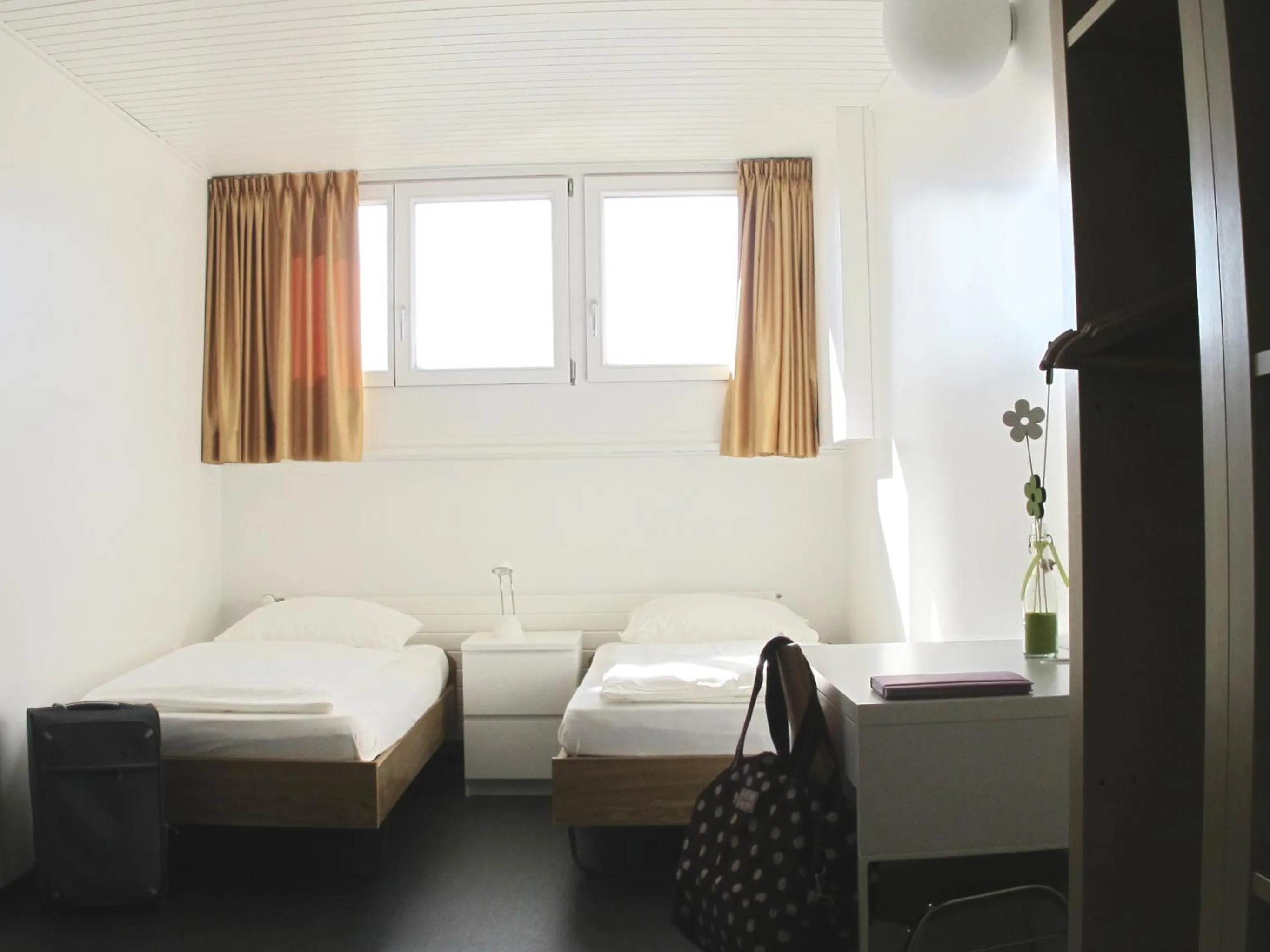 Bathroom, Bed in Ostello Montebello - Bellinzona Youth Hostel