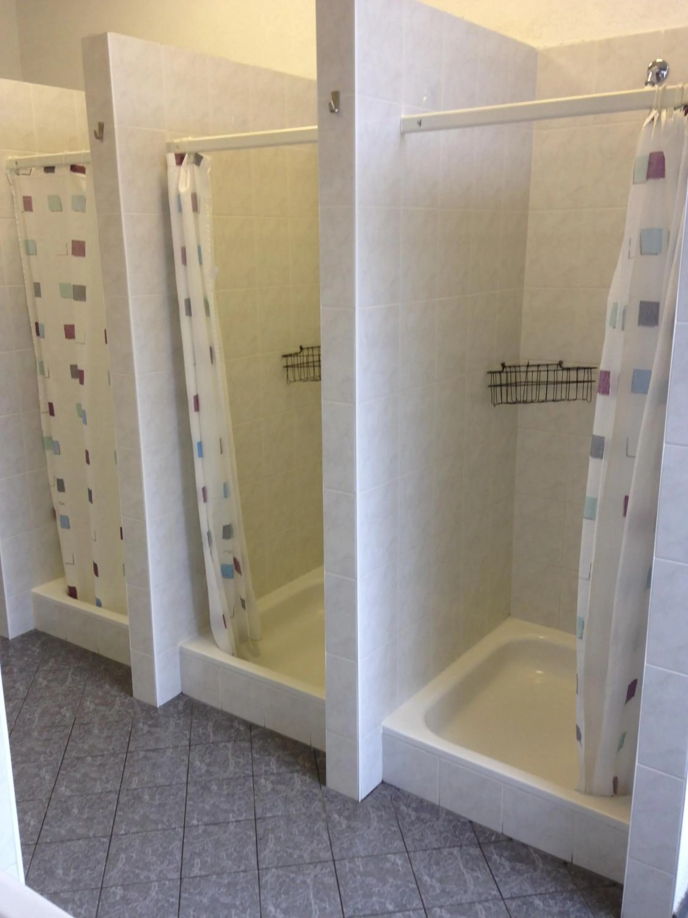 Shower in Ostello Montebello - Bellinzona Youth Hostel