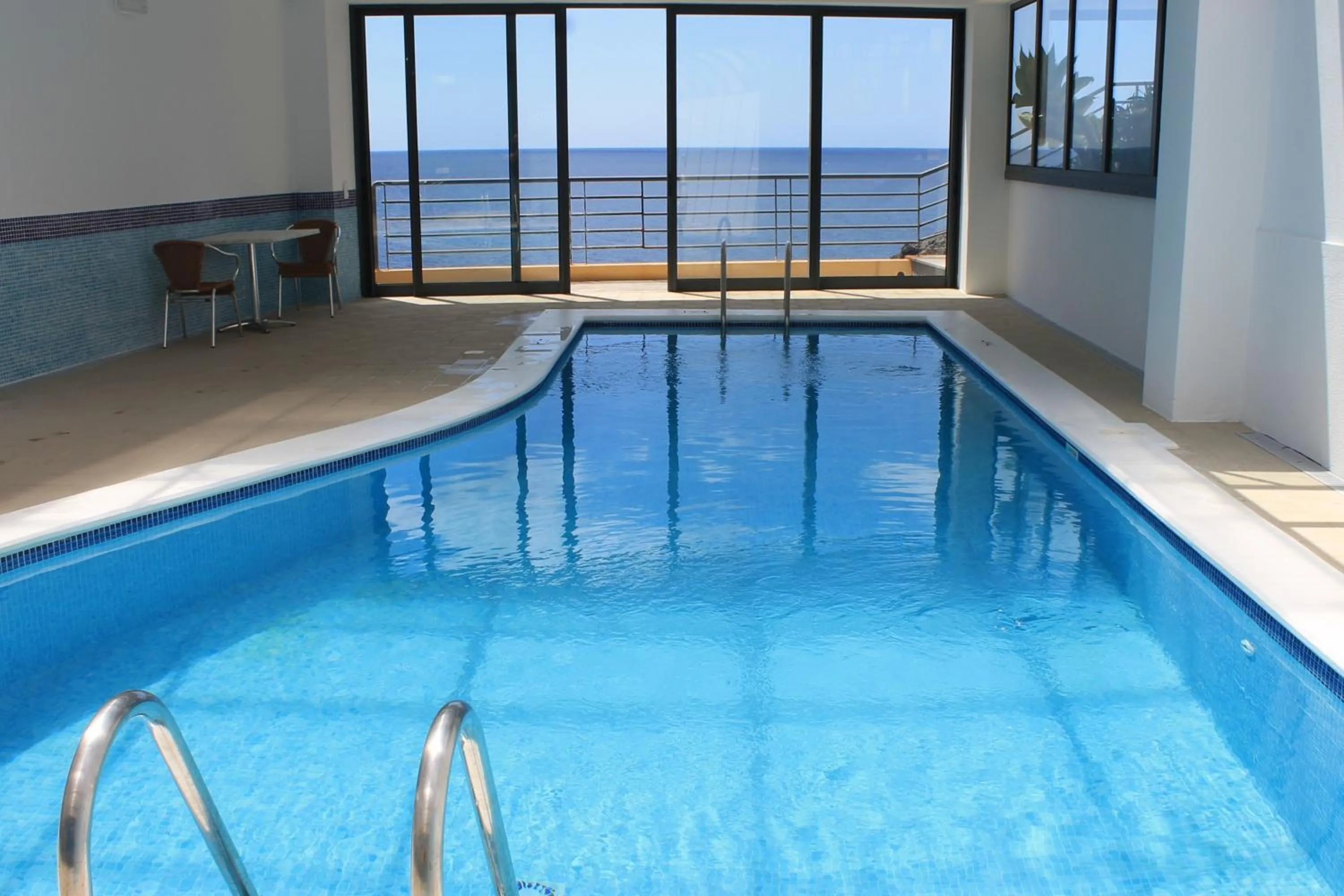 Swimming pool in Hotel Cais da Oliveira