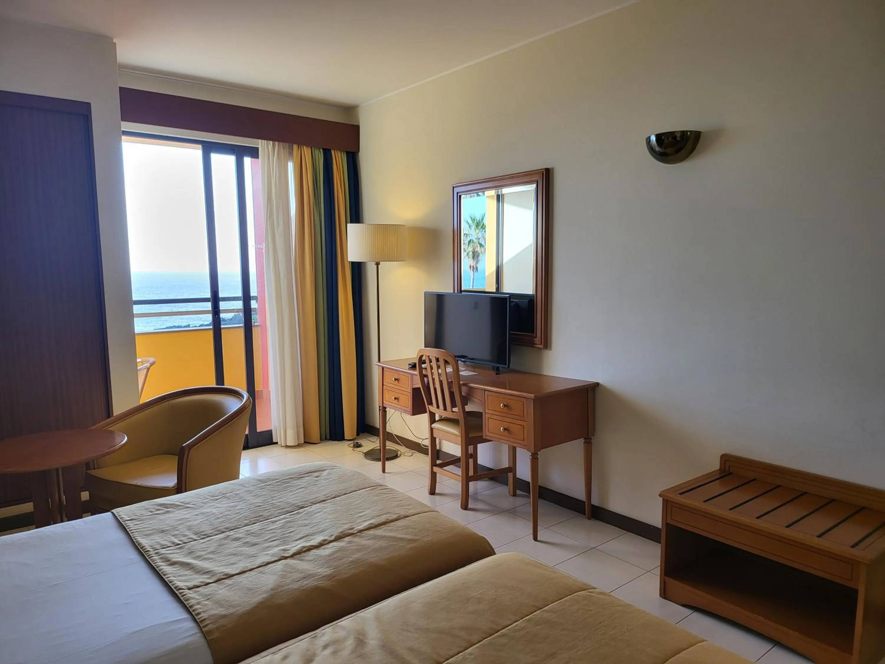 Bedroom, Bed in Hotel Cais da Oliveira