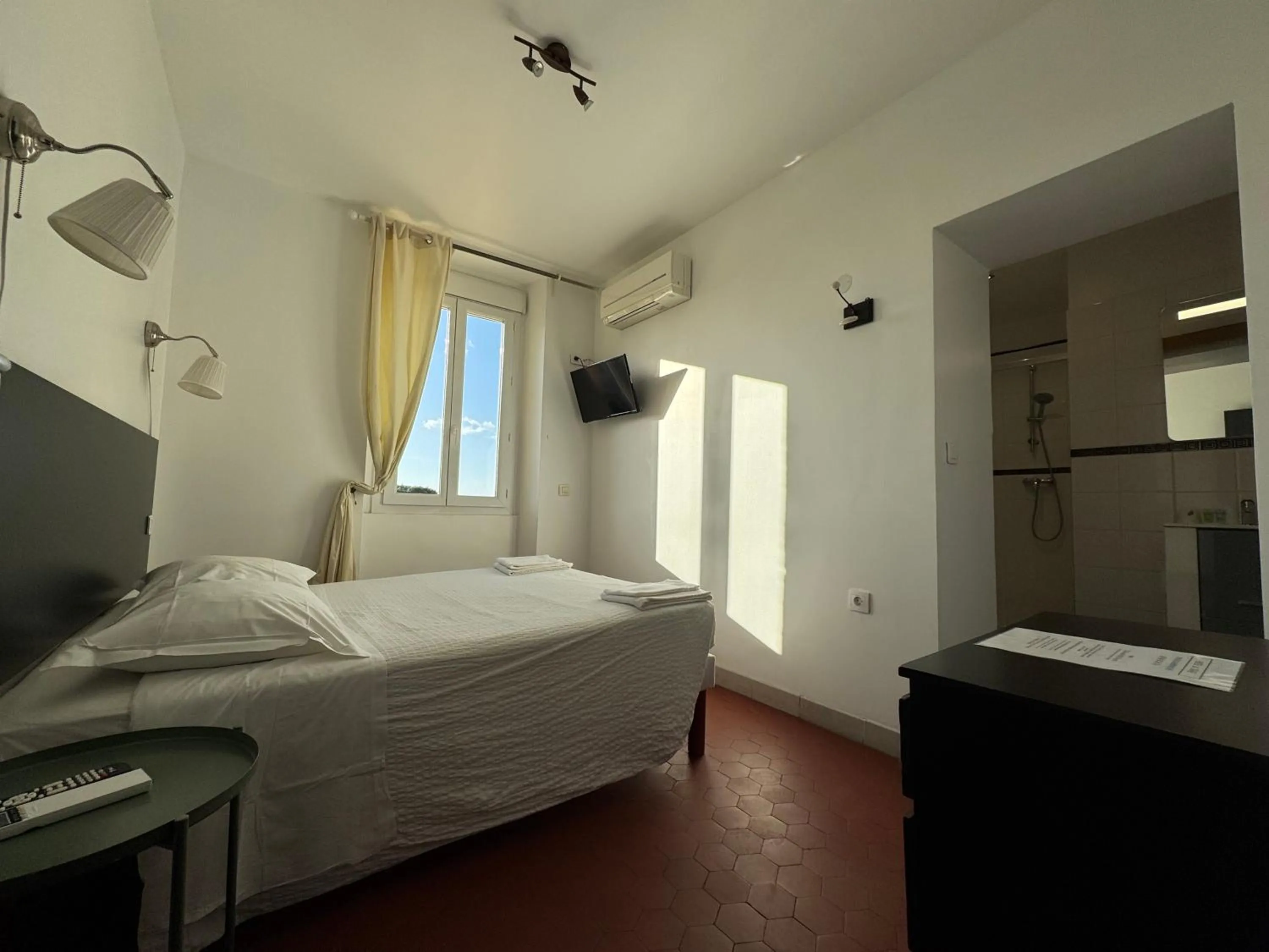 Bed in Hotel La Cigale