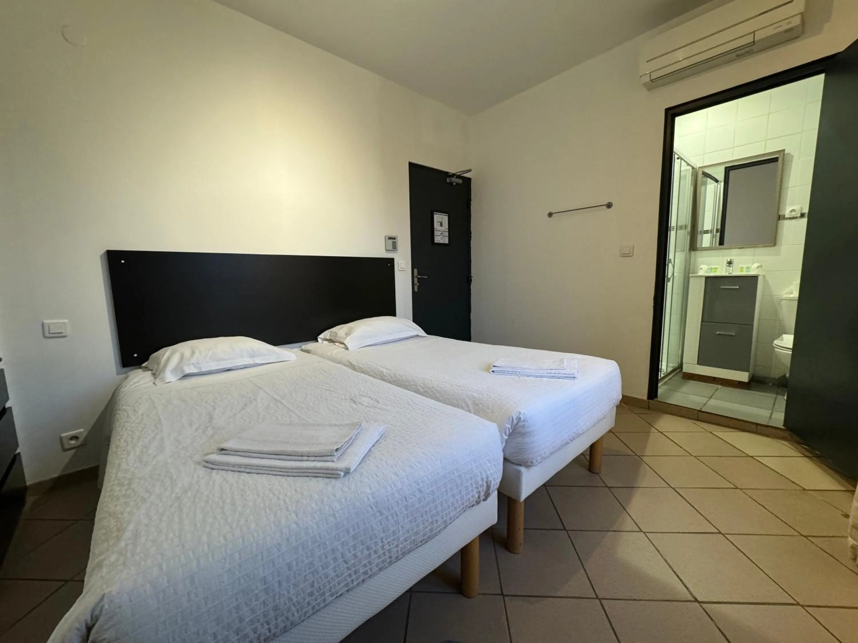 Bed in Hotel La Cigale