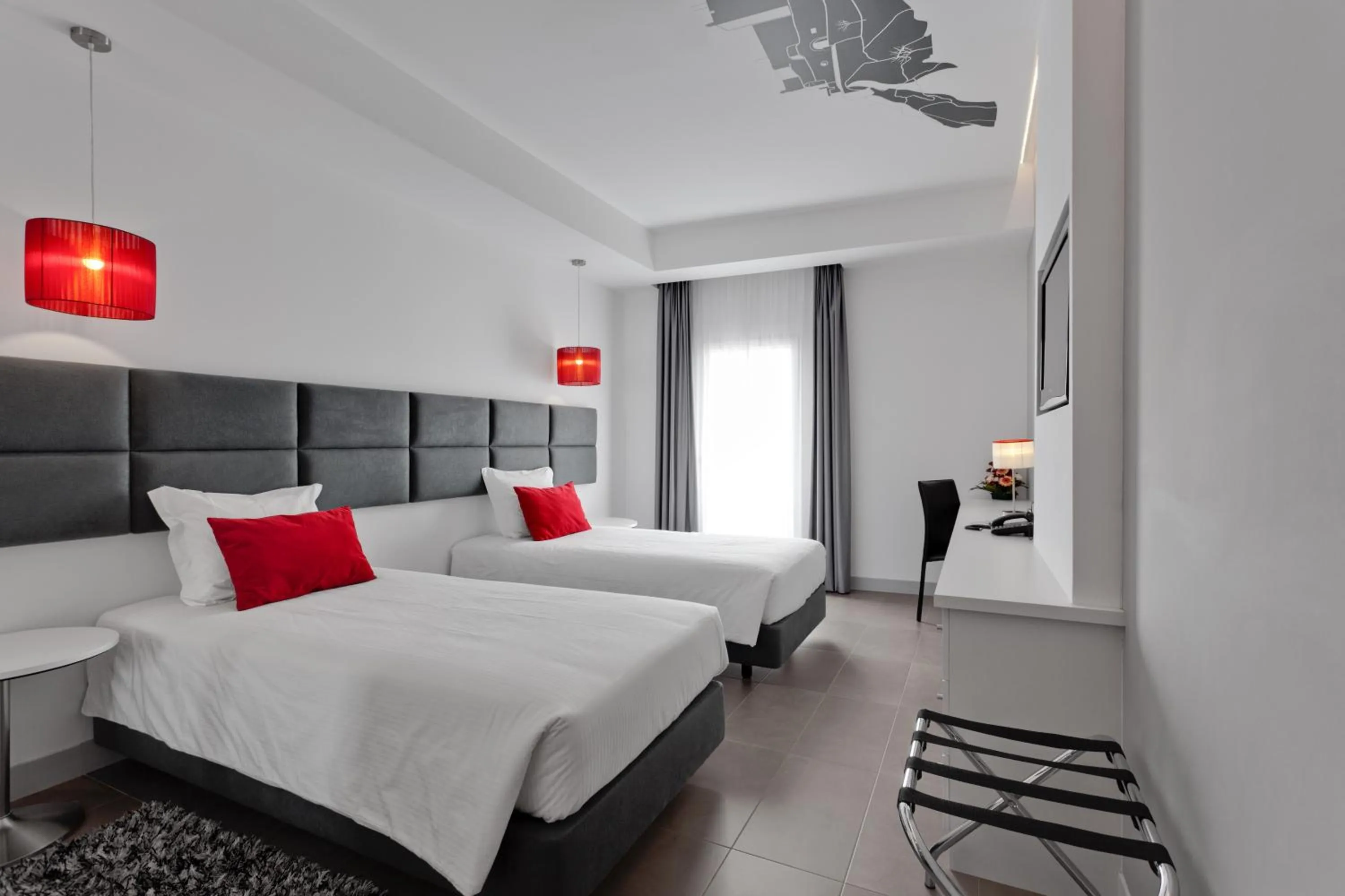 Photo of the whole room, Bed in Rossio Hotel