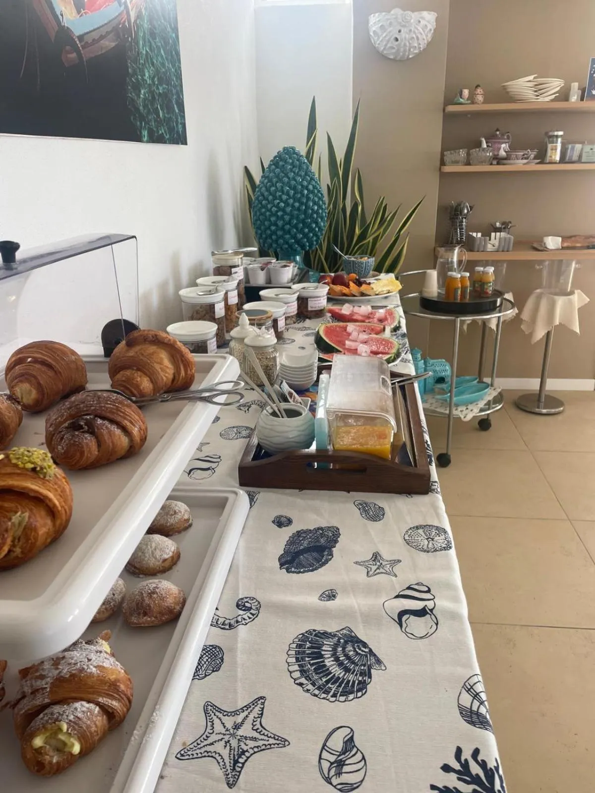 Breakfast in SUITEBEACH b&b and resort