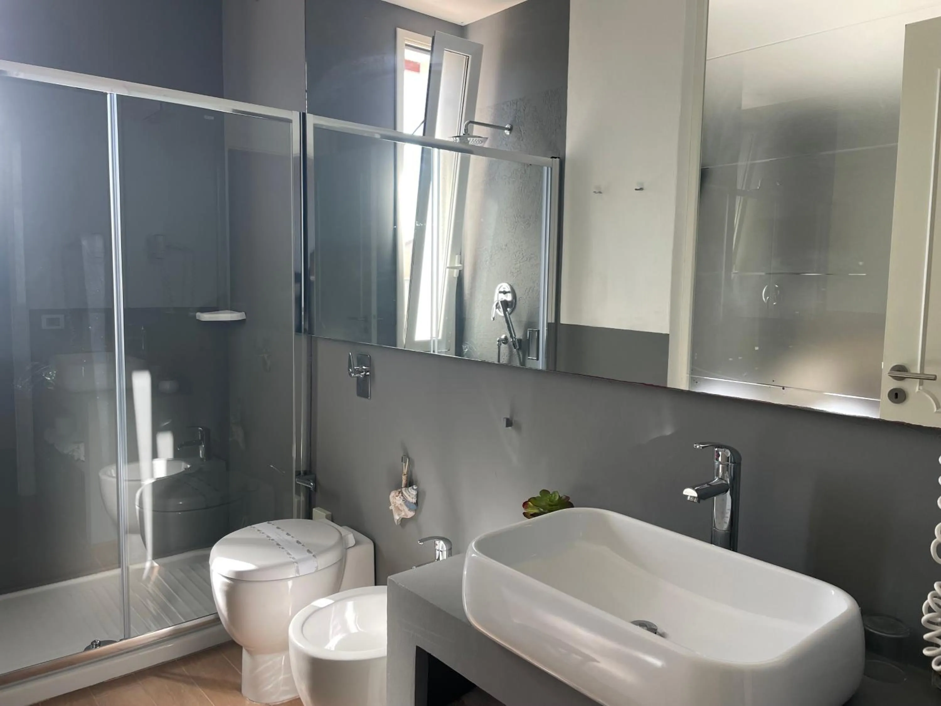 Bathroom in SUITEBEACH b&b and resort