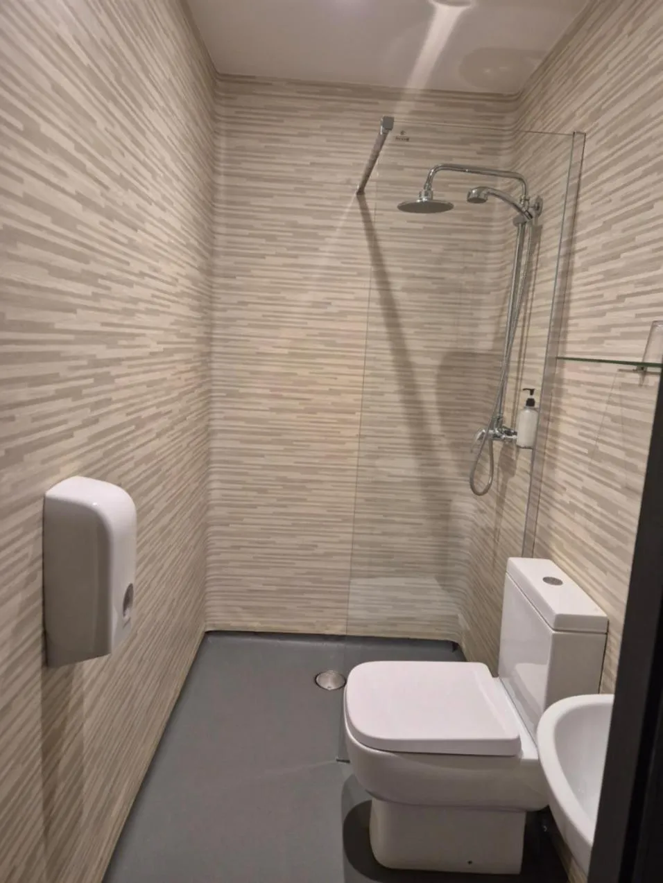 Shower in London City Airport Hotel