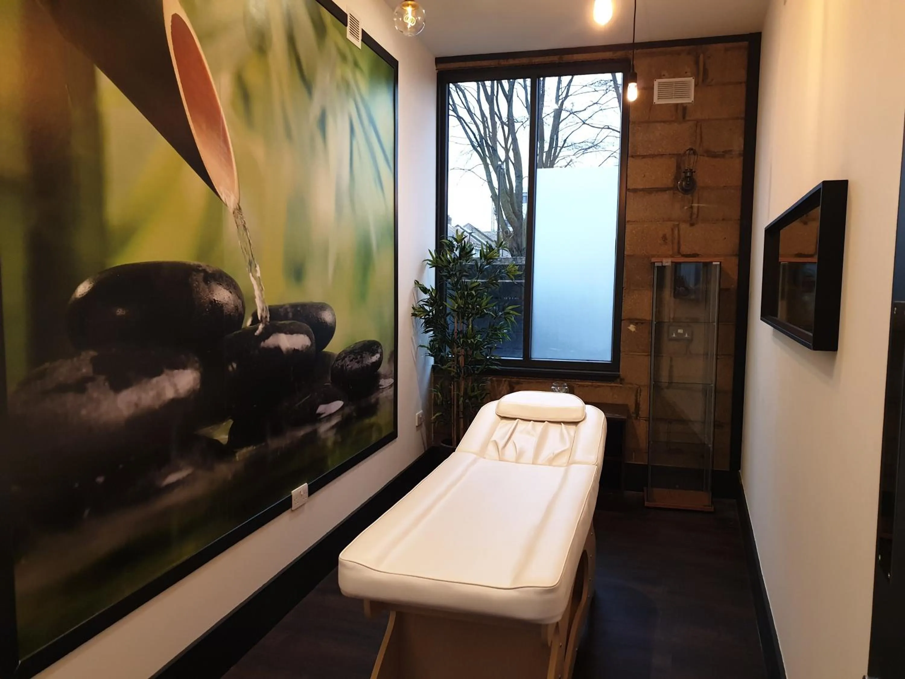 Massage in London City Airport Hotel