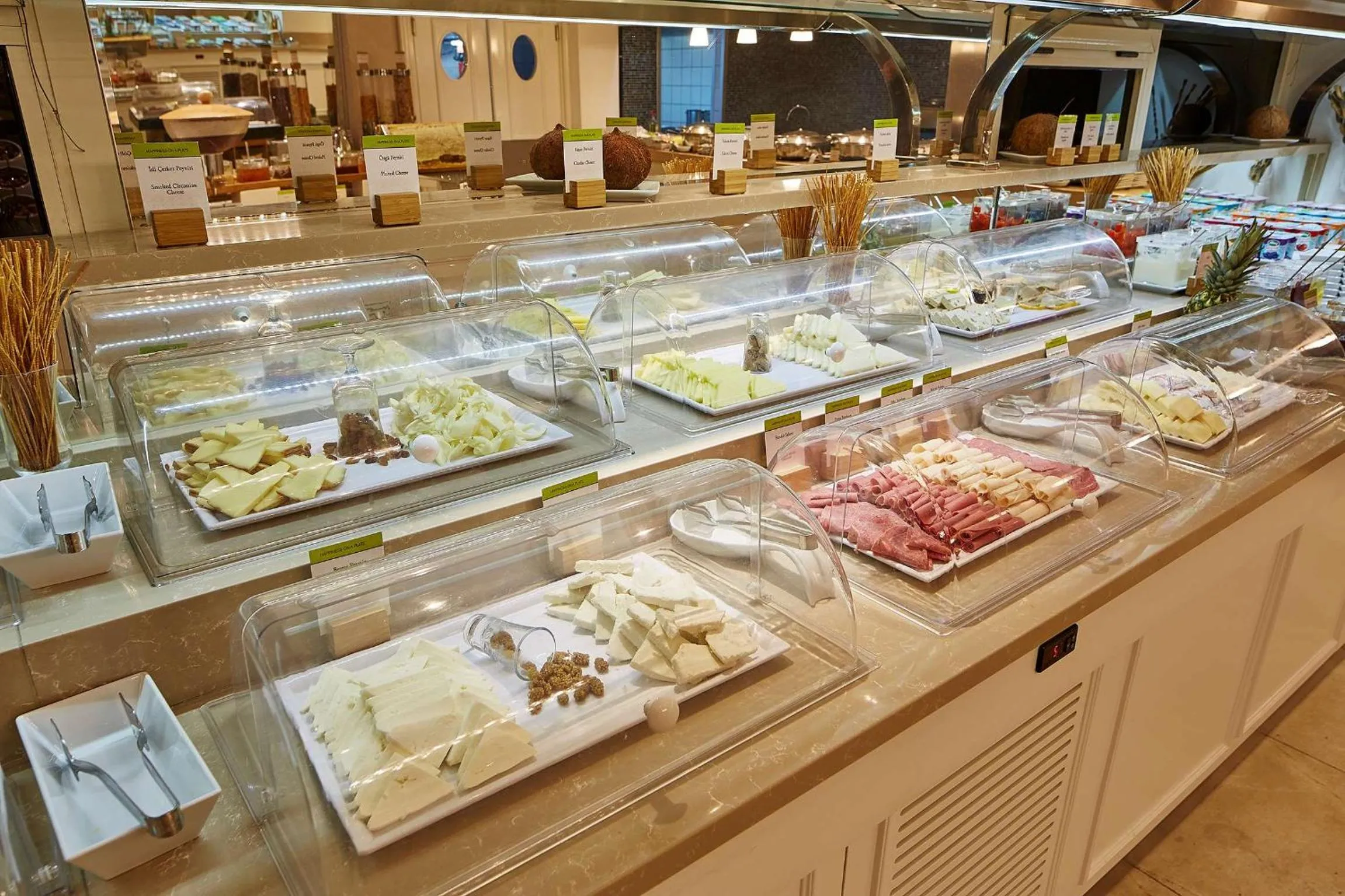 Restaurant/places to eat in DoubleTree by Hilton Izmir - Alsancak