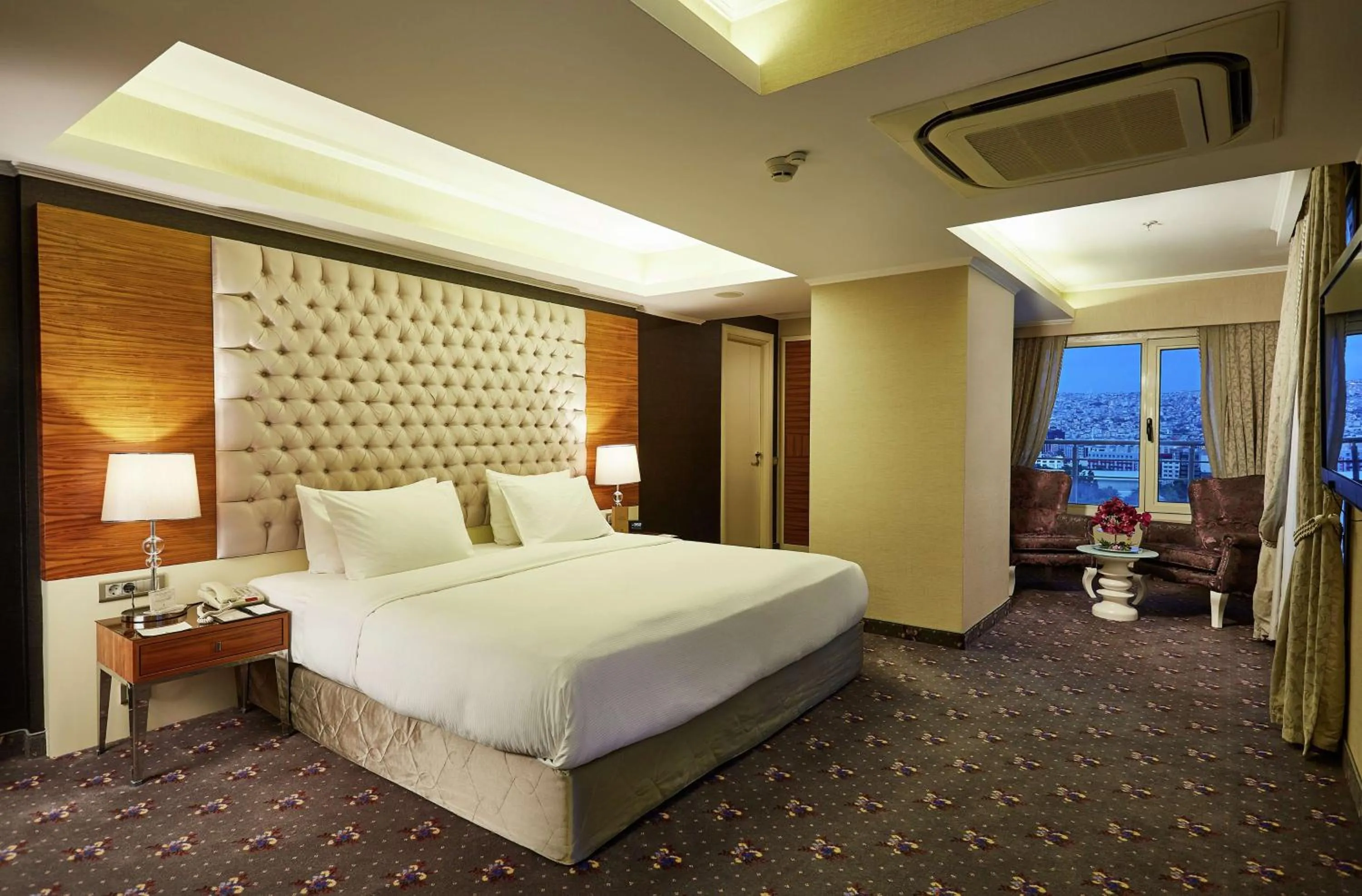 Bed in DoubleTree by Hilton Izmir - Alsancak