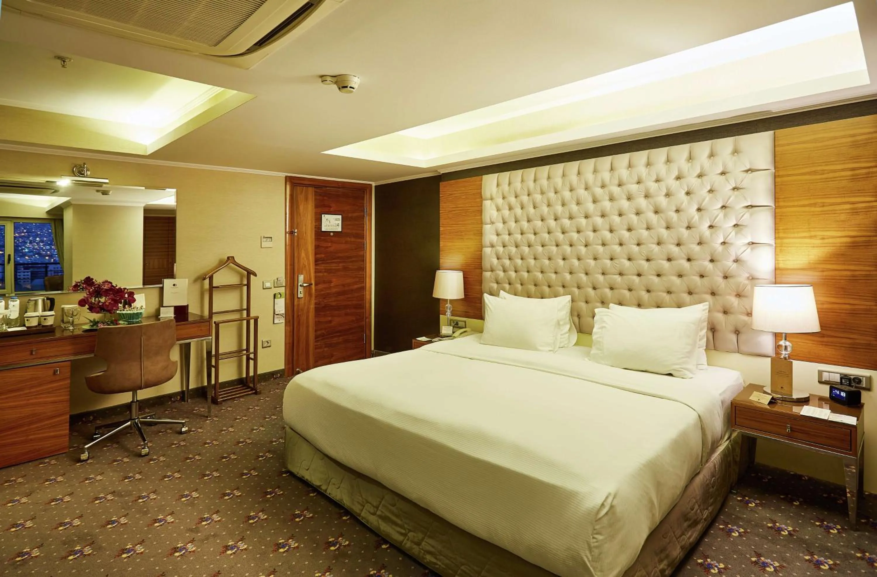 Bed in DoubleTree by Hilton Izmir - Alsancak