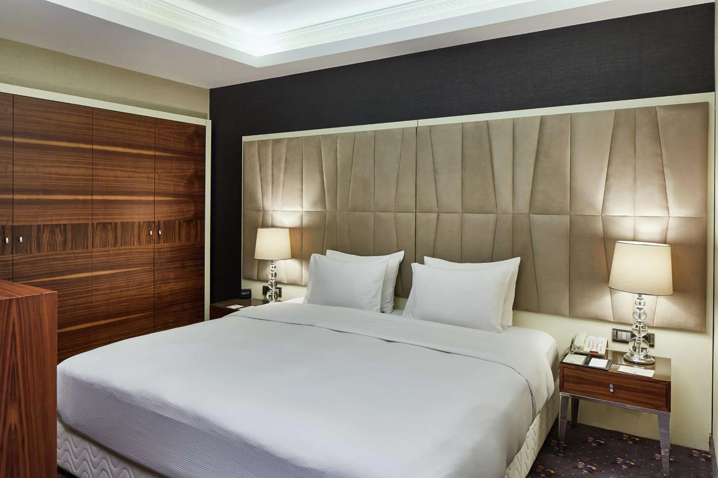 Bed in DoubleTree by Hilton Izmir - Alsancak