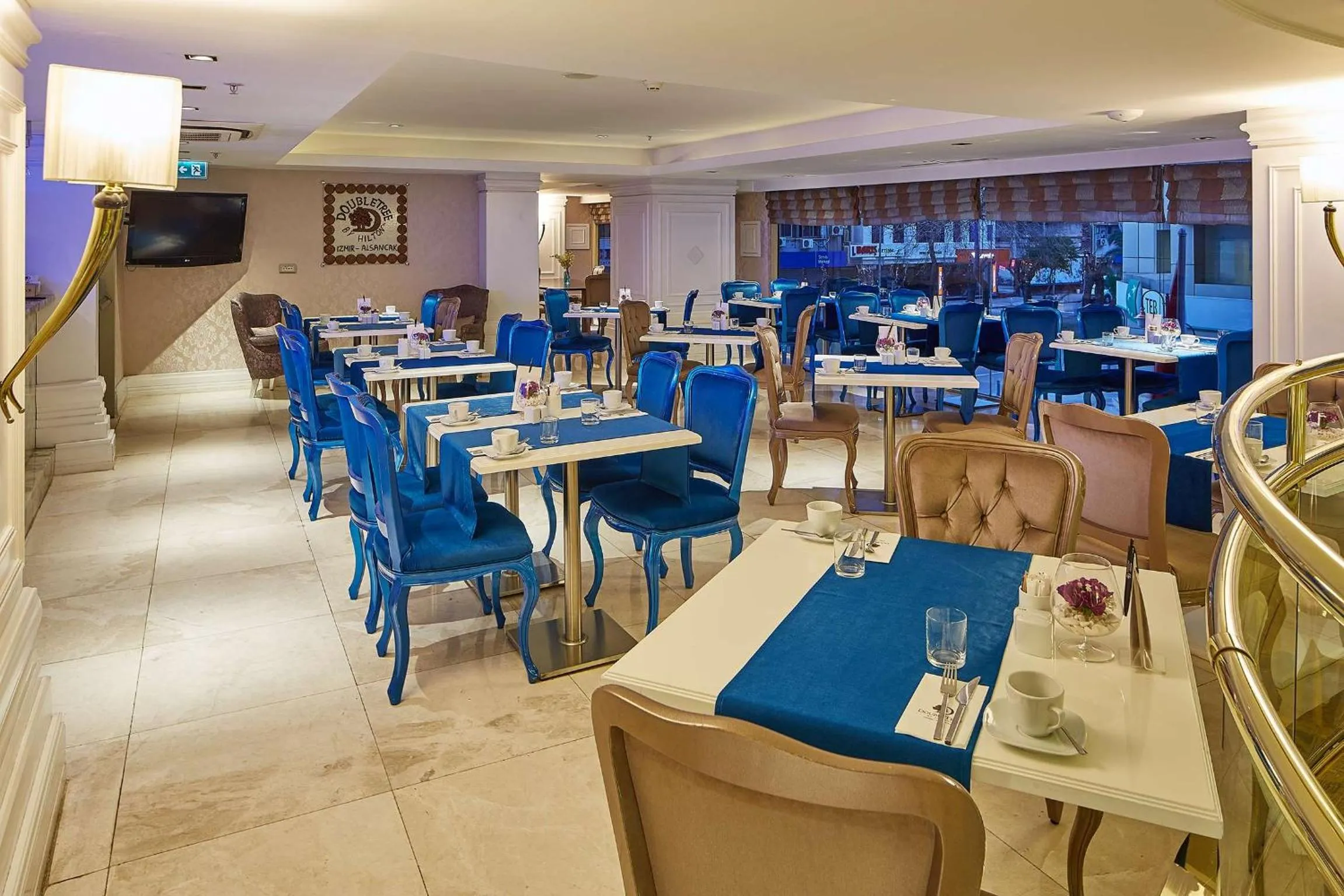 Restaurant/places to eat in DoubleTree by Hilton Izmir - Alsancak