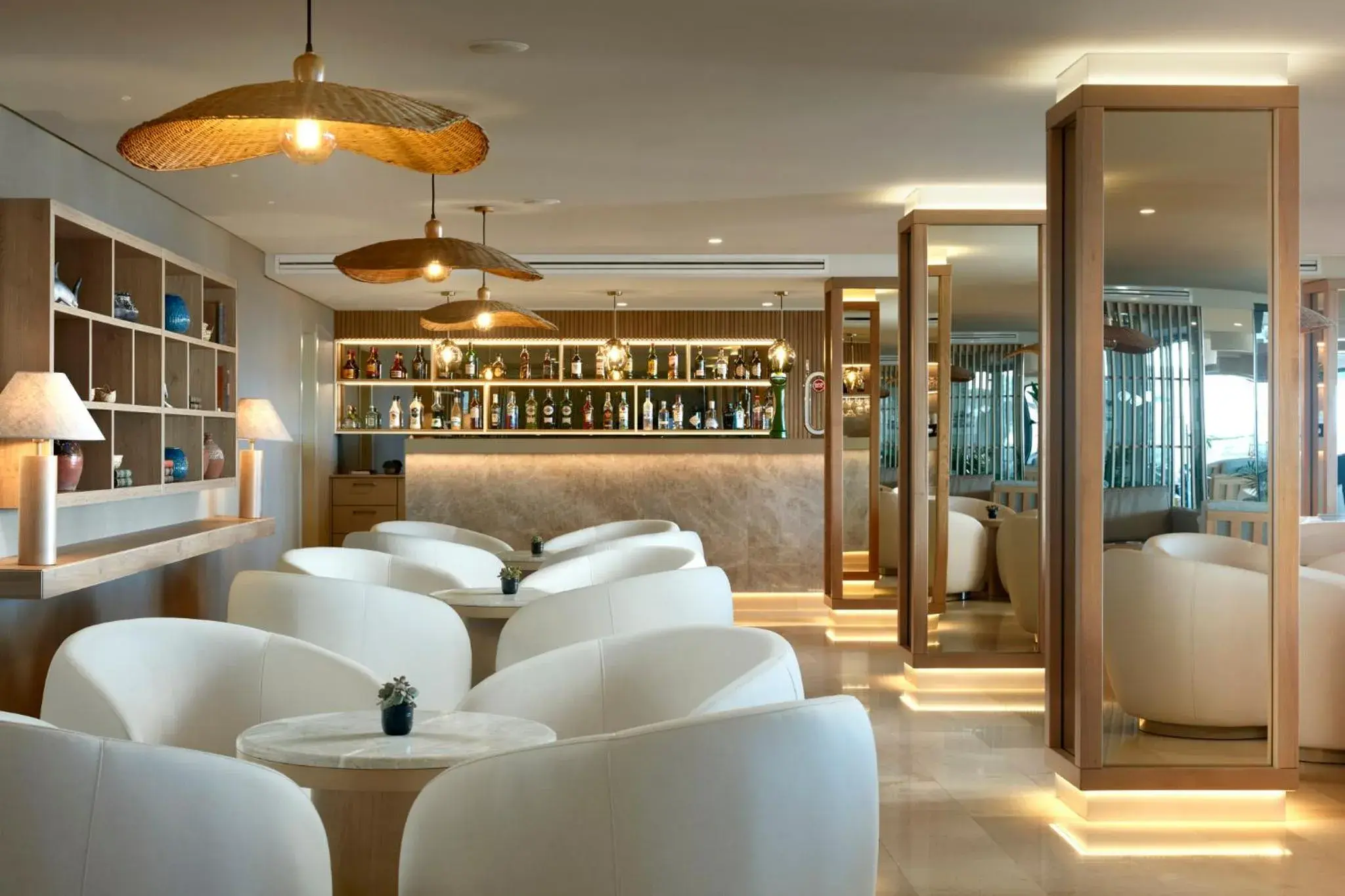 Lounge or bar in Dom Jose Beach Hotel (Plus) Lounge or bar in Dom Jose Beach Hotel (Plus)