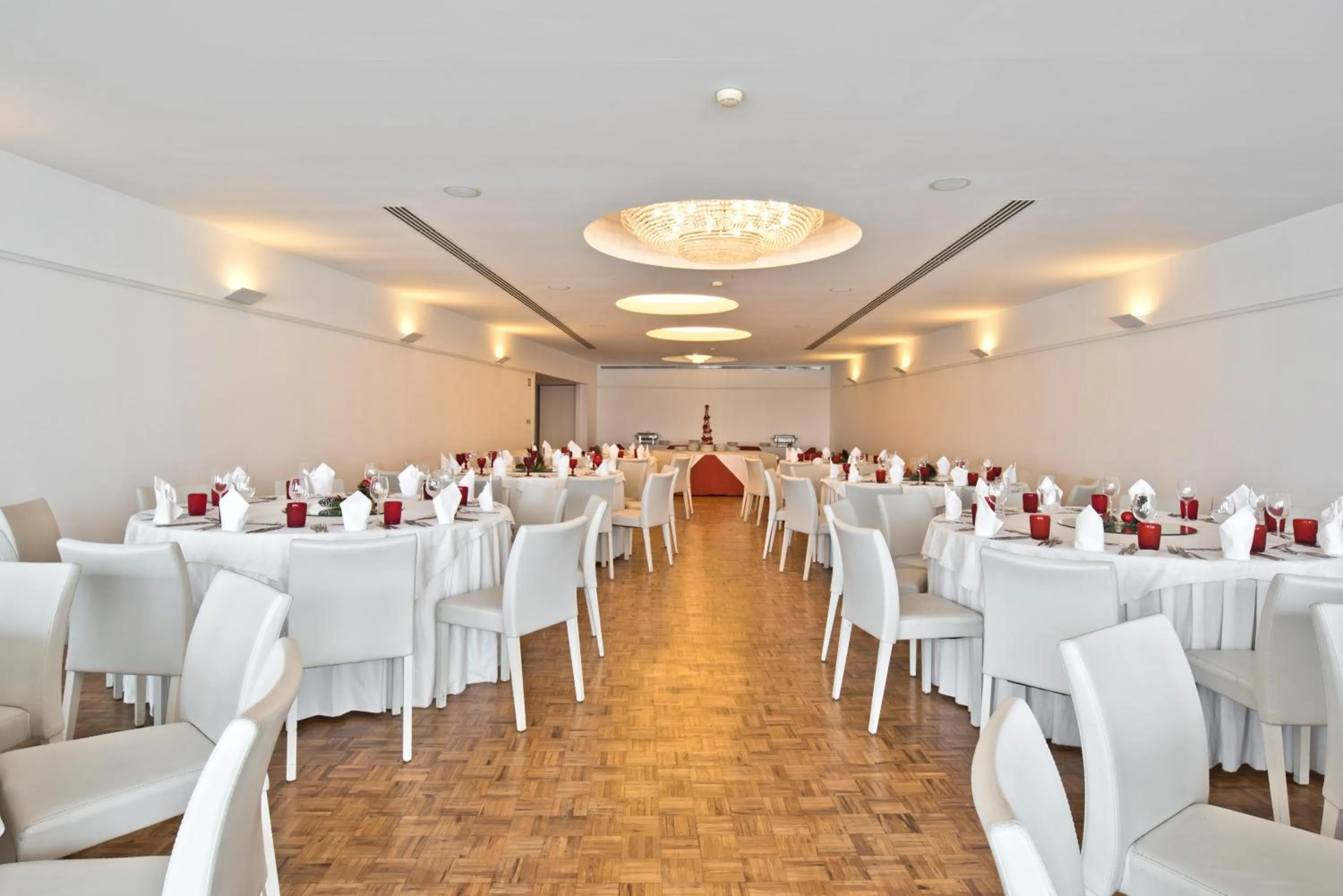 Business facilities in Golden Tulip Porto Gaia