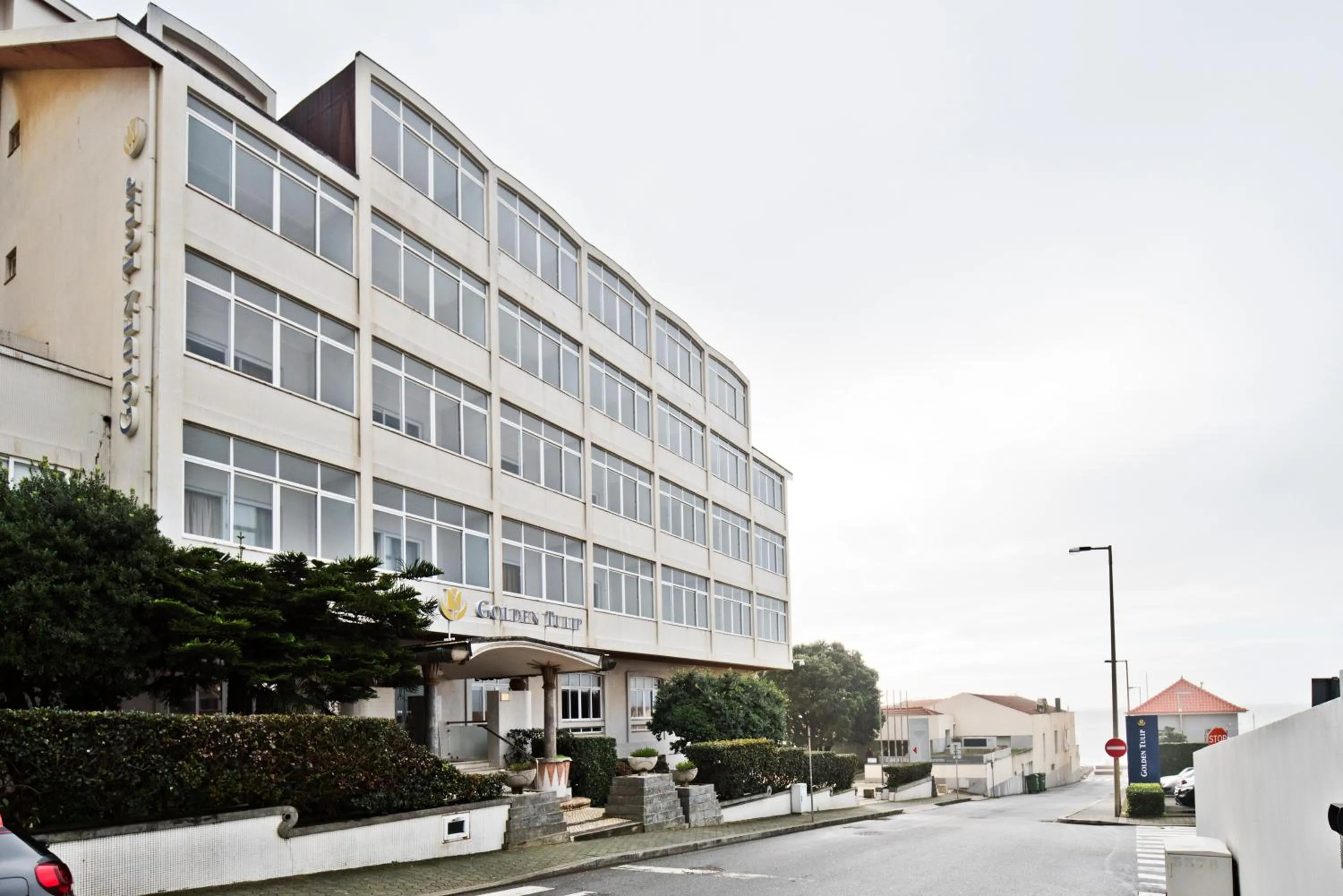 Property building in Golden Tulip Porto Gaia