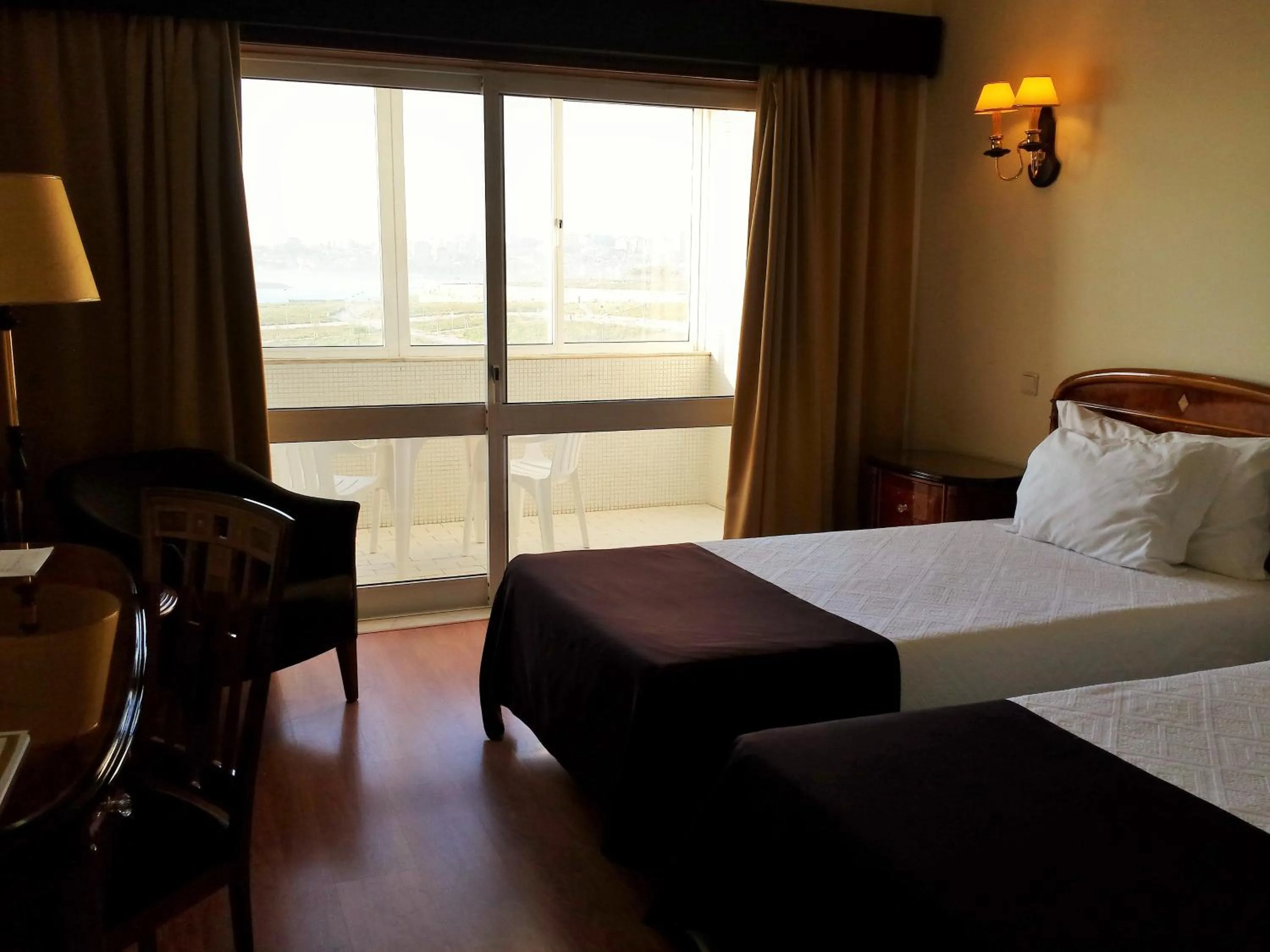 Bedroom, Bed in Golden Tulip Porto Gaia