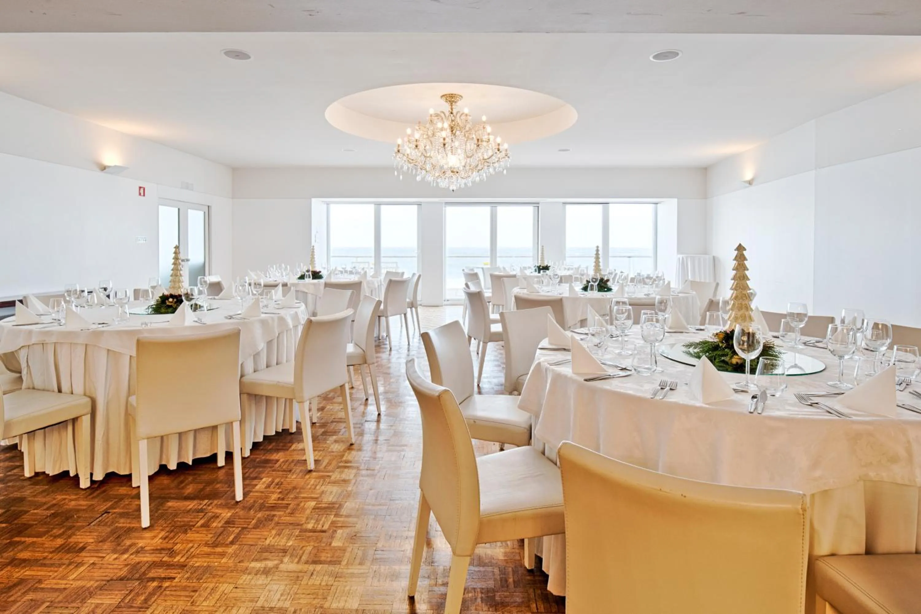 Business facilities in Golden Tulip Porto Gaia