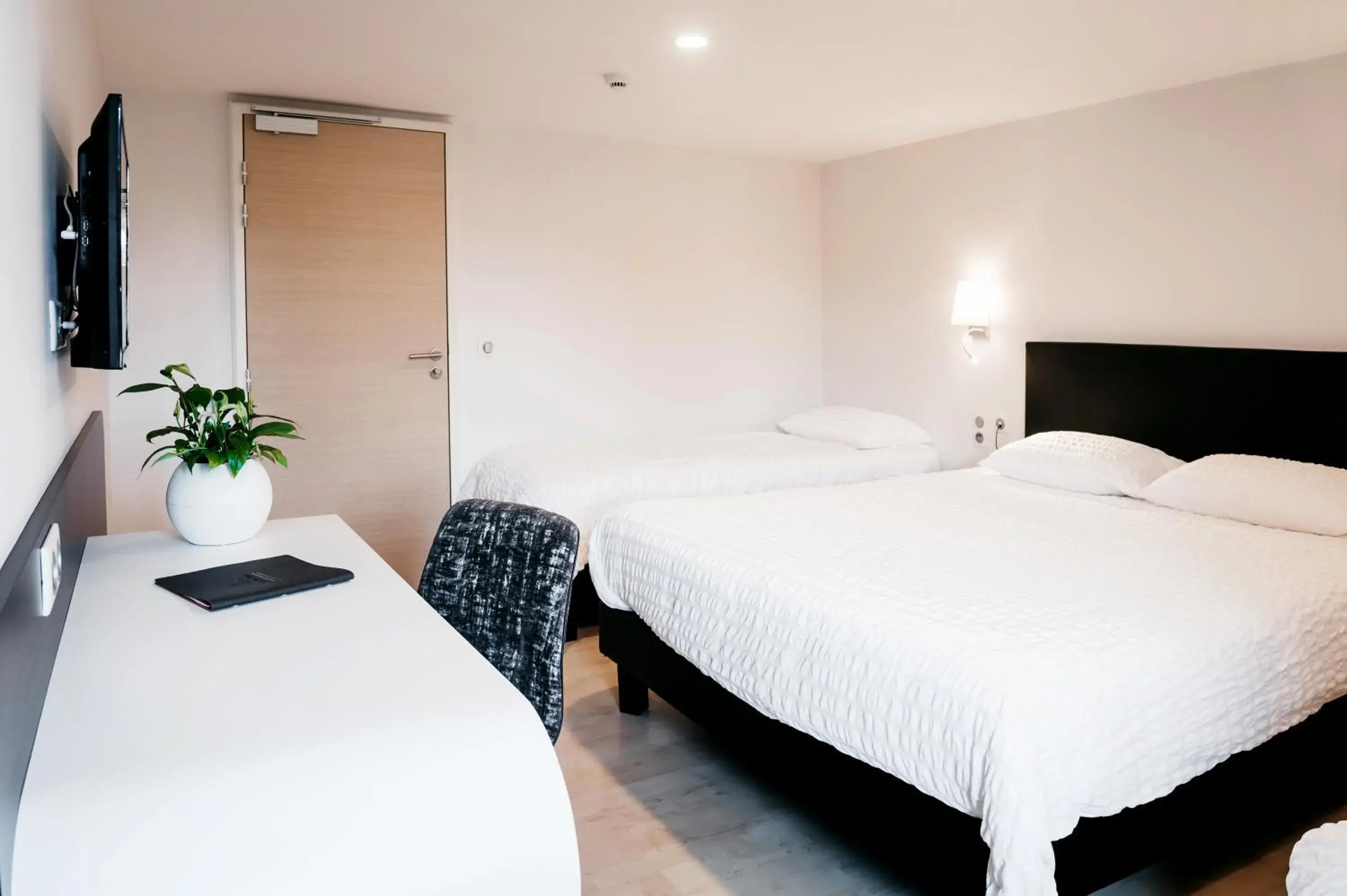 Bed in Logis Hôtel Restaurant Au Lion Rouge Bed in Logis Hôtel Restaurant Au Lion Rouge