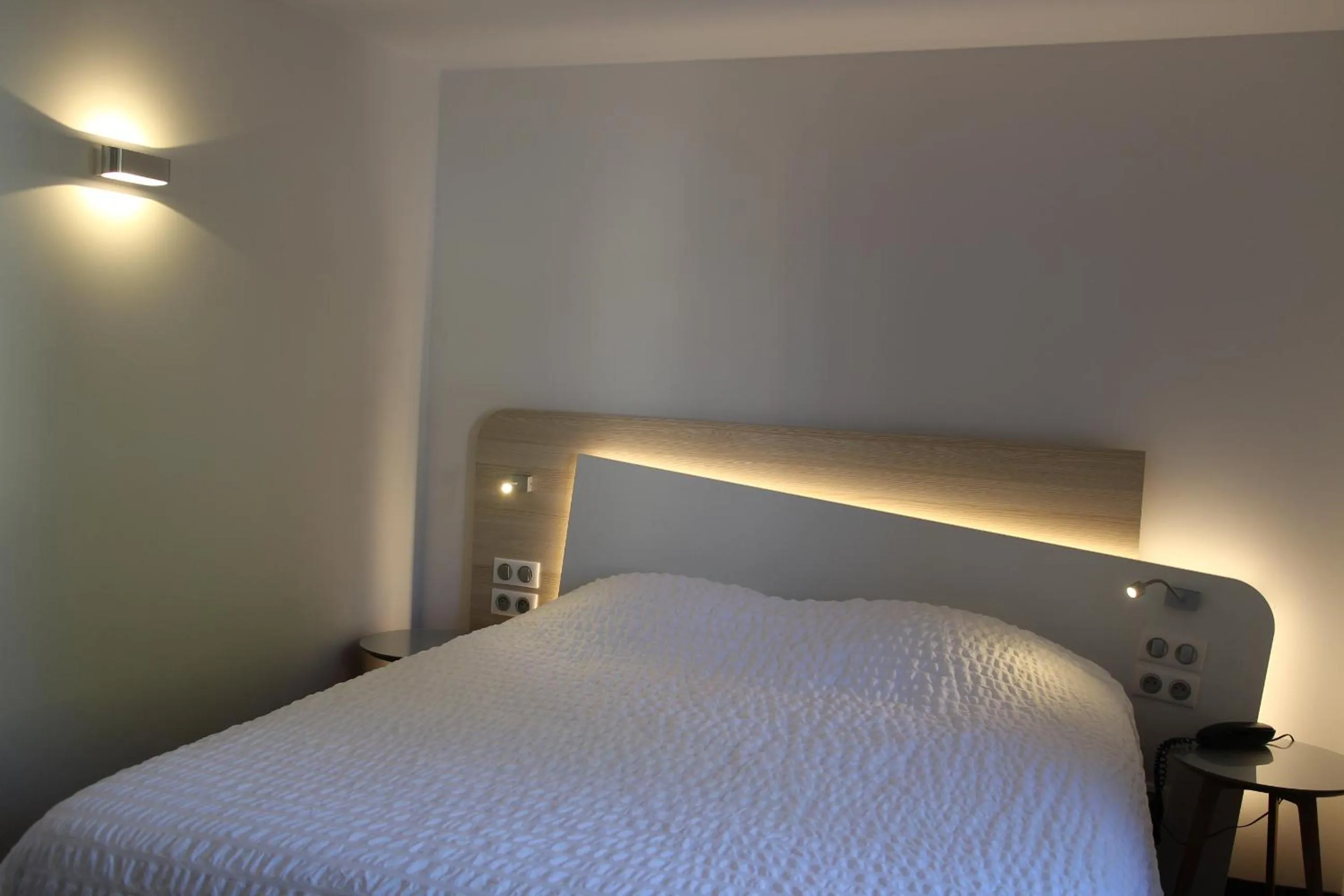 Photo of the whole room, Bed in Logis Hôtel Restaurant Au Lion Rouge