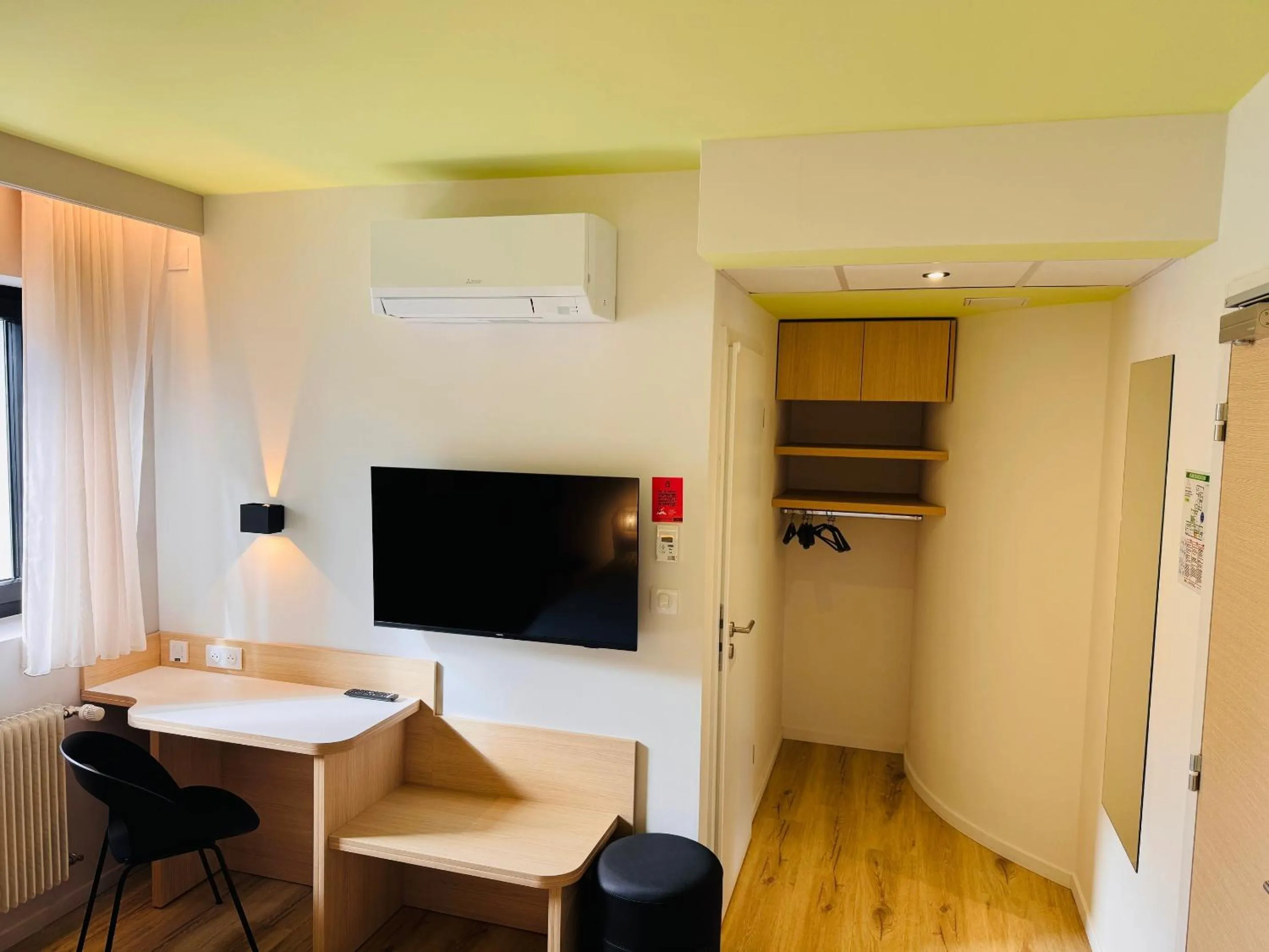 Photo of the whole room in Logis Hôtel Restaurant Au Lion Rouge