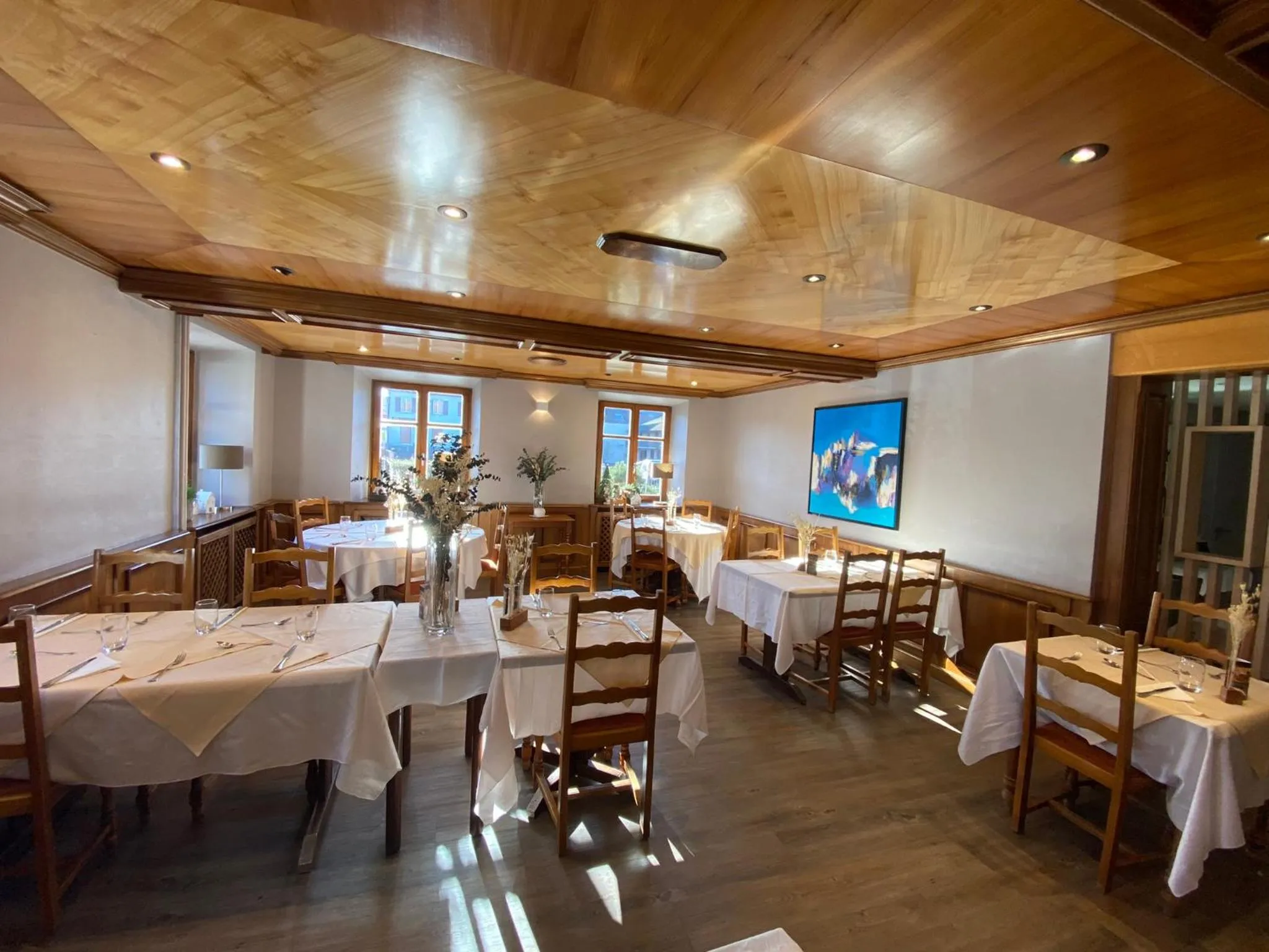 Restaurant/places to eat in Logis Hôtel Restaurant Au Lion Rouge