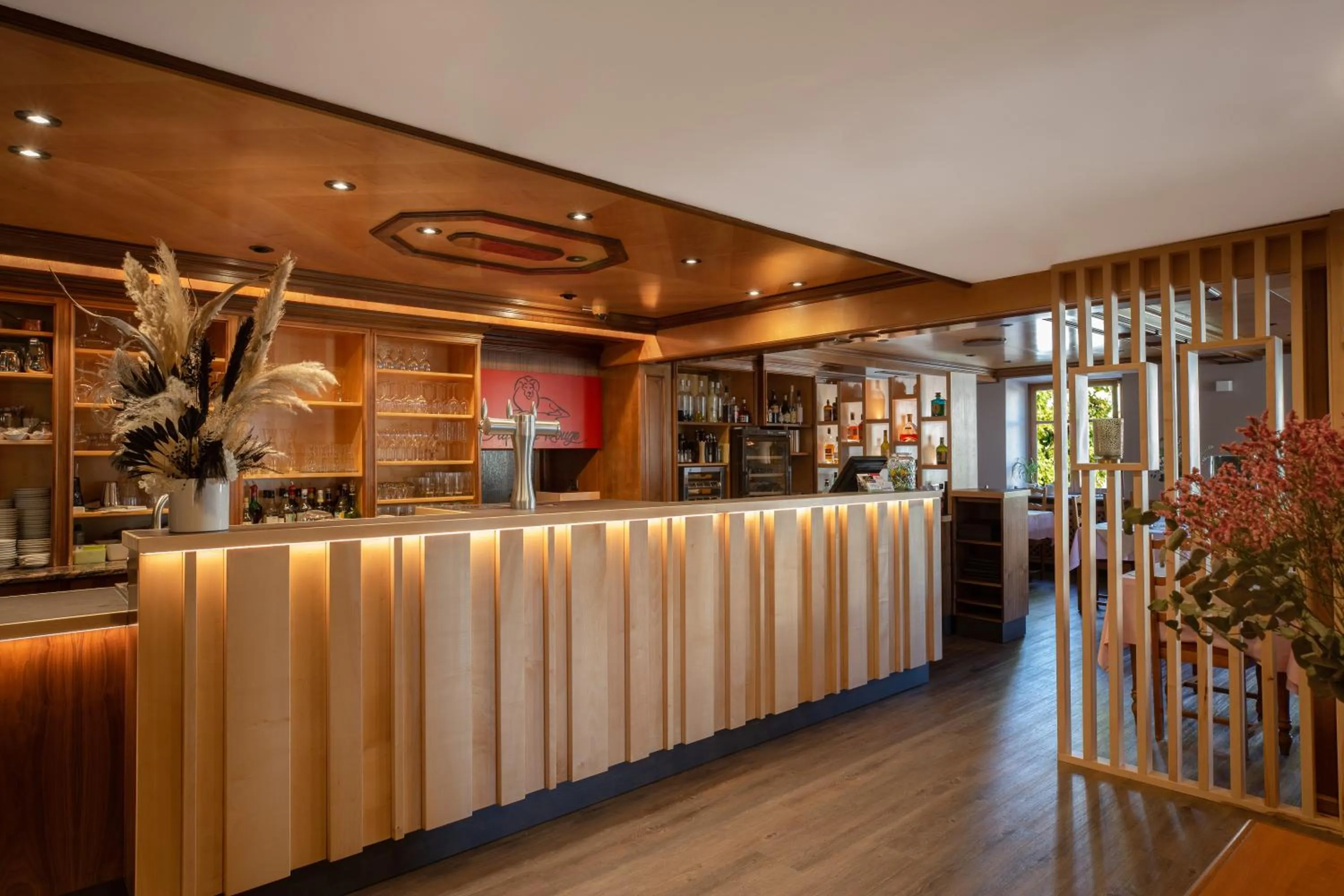 Lounge or bar in Logis Hôtel Restaurant Au Lion Rouge