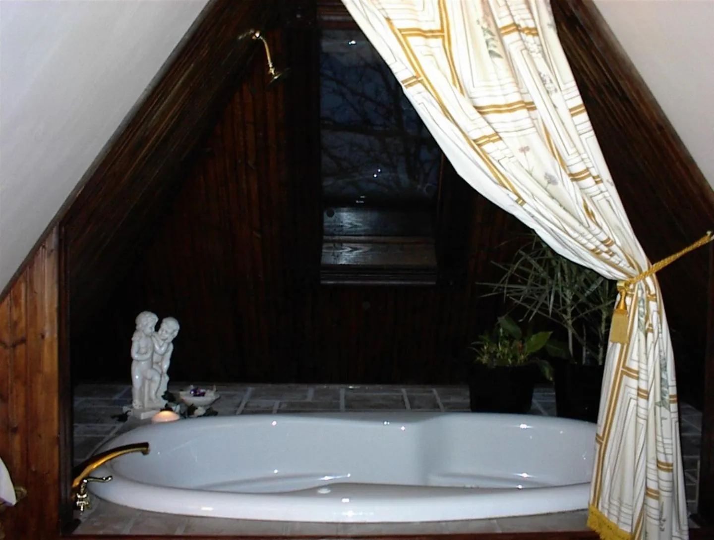 Night in Carleton House Bed and Breakfast