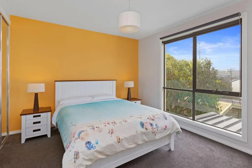 Bed in Apollo Bay Seal Apartments