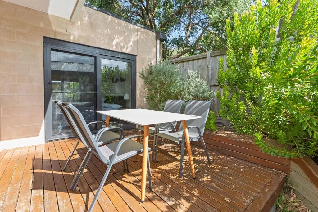 Apollo Bay Seal Apartments