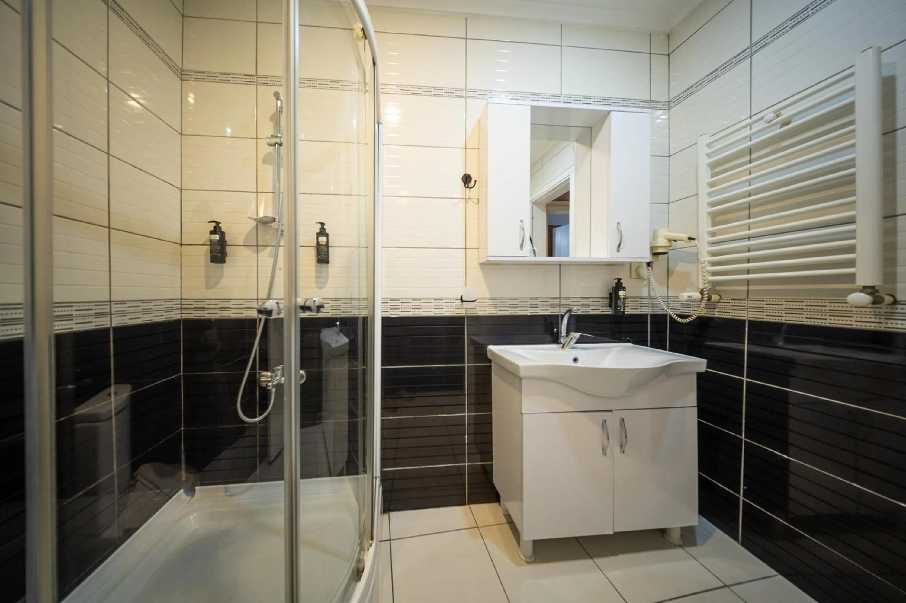 Shower in Feyza Apart