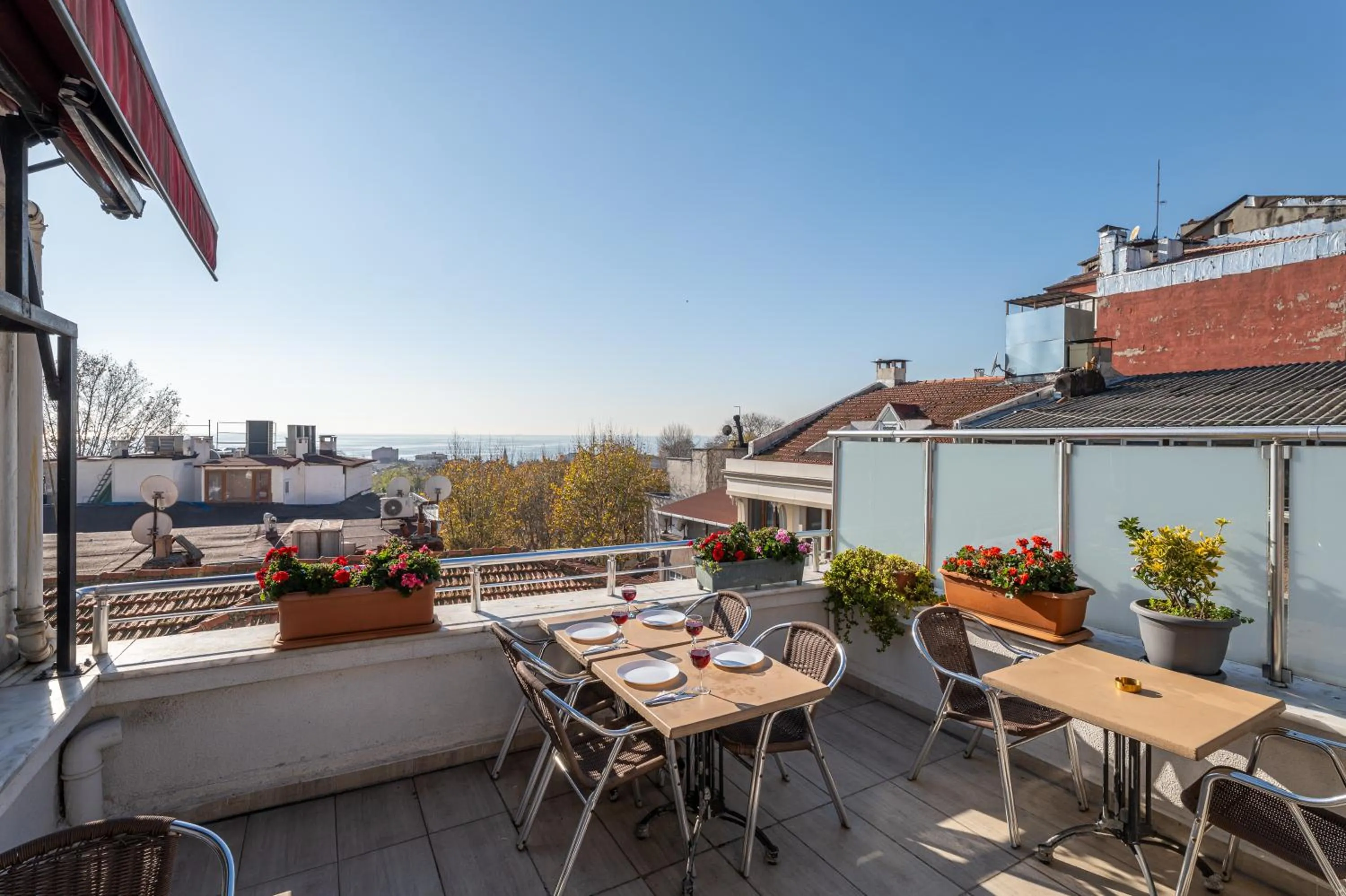 Property building in Feyza Apart