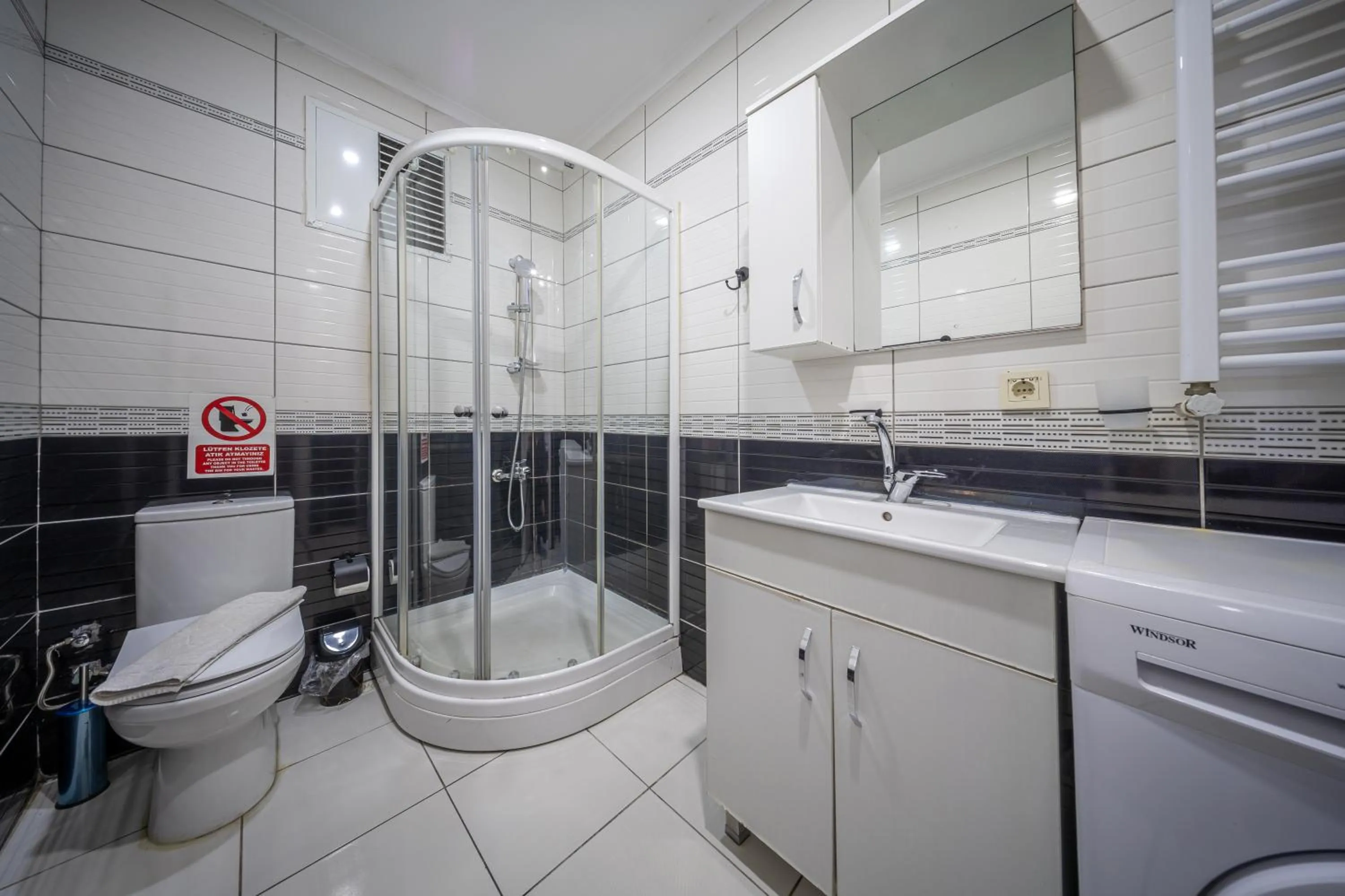 Shower in Feyza Apart