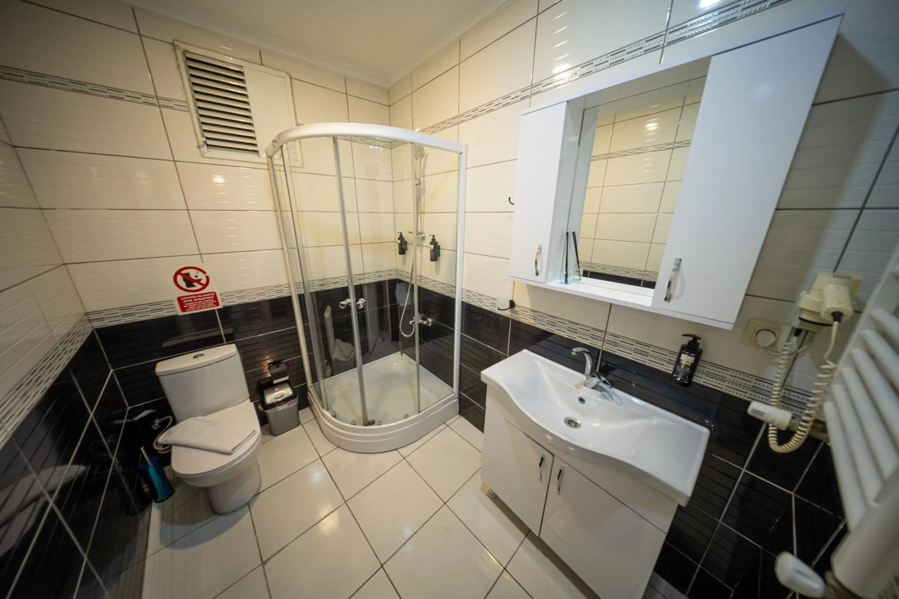 Shower in Feyza Apart