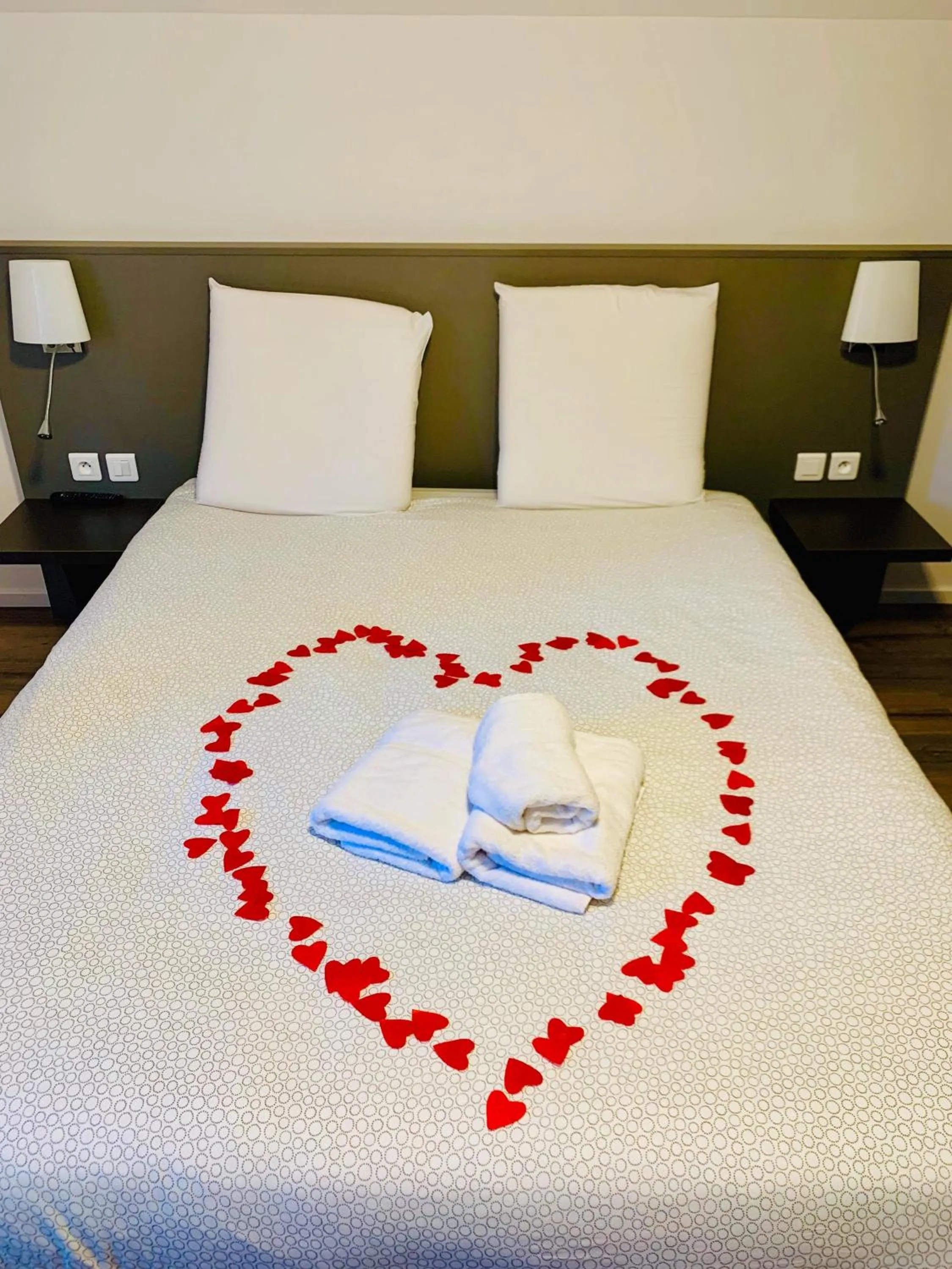 Bedroom, Bed in Hôtel Restaurant Kuentz