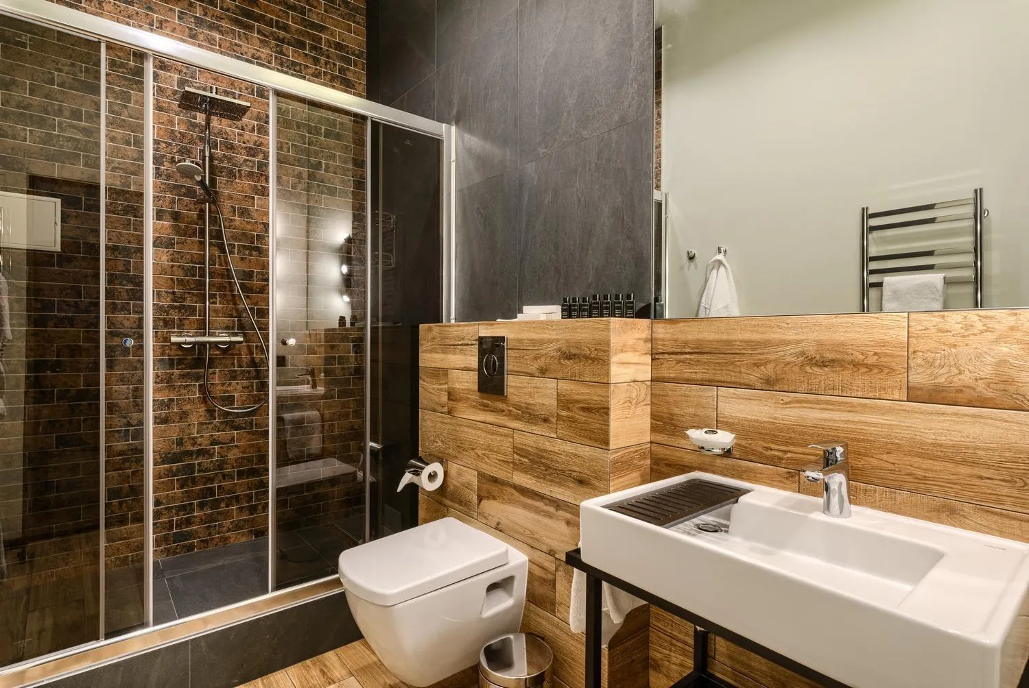 Toilet in Number 21 by DBI