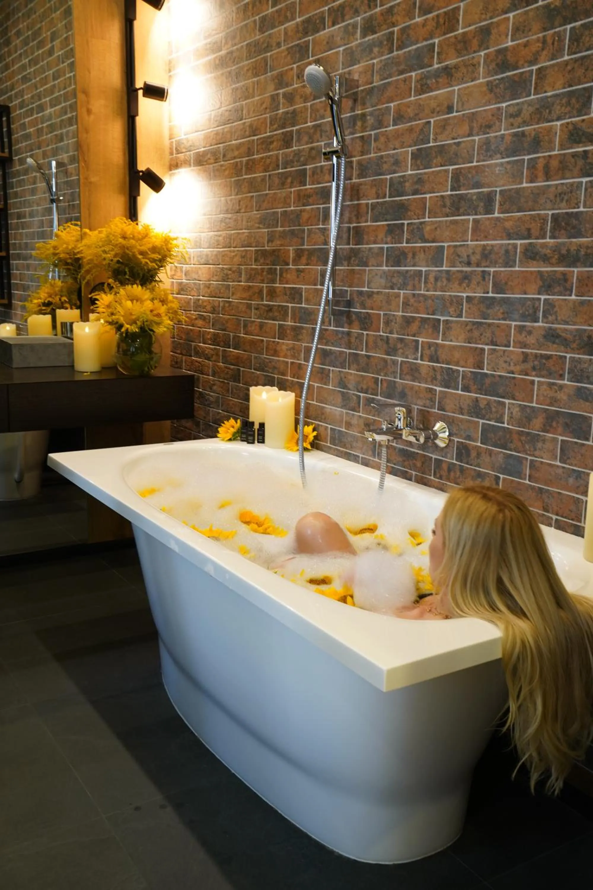 Shower in Number 21 by DBI