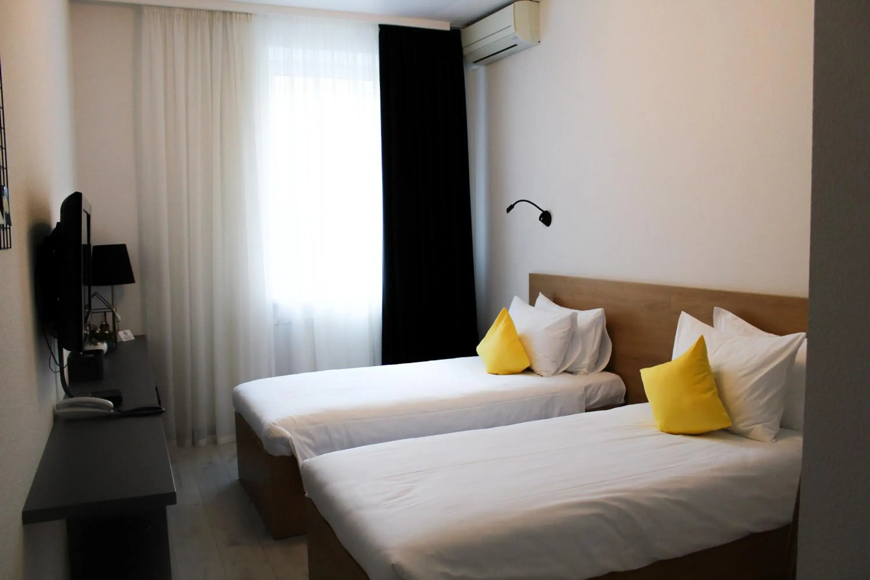 Standard Twin Room in Number 21 by DBI Standard Twin Room in Number 21 by DBI